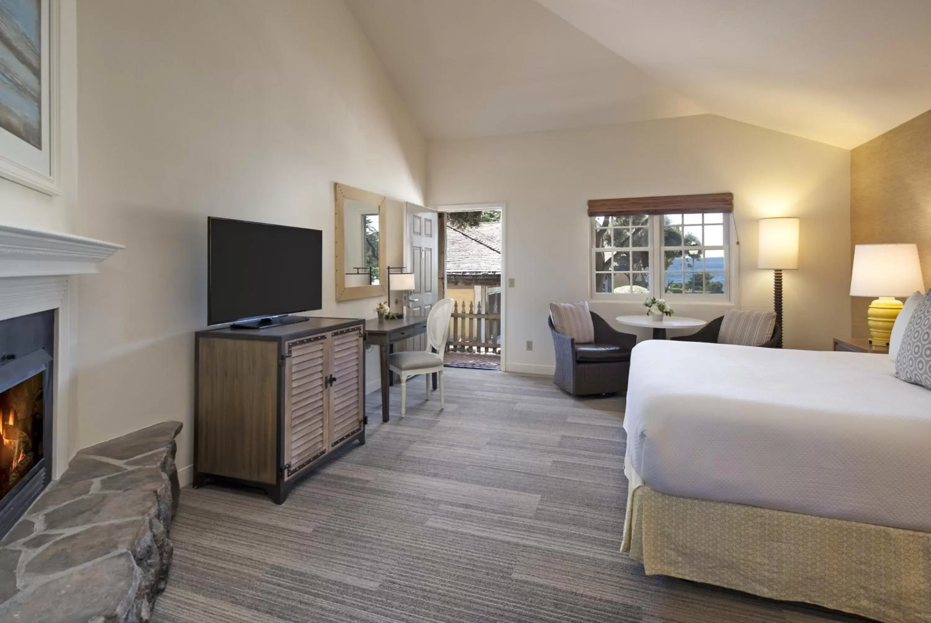 Photo of the whole room, Bed in Fogcatcher Inn Photo of the whole room, Bed in Fogcatcher Inn