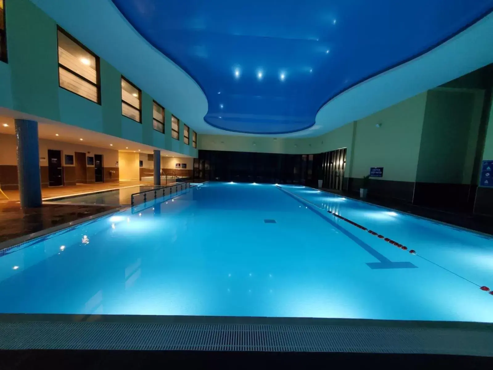 Swimming pool in Athlone Springs Hotel
