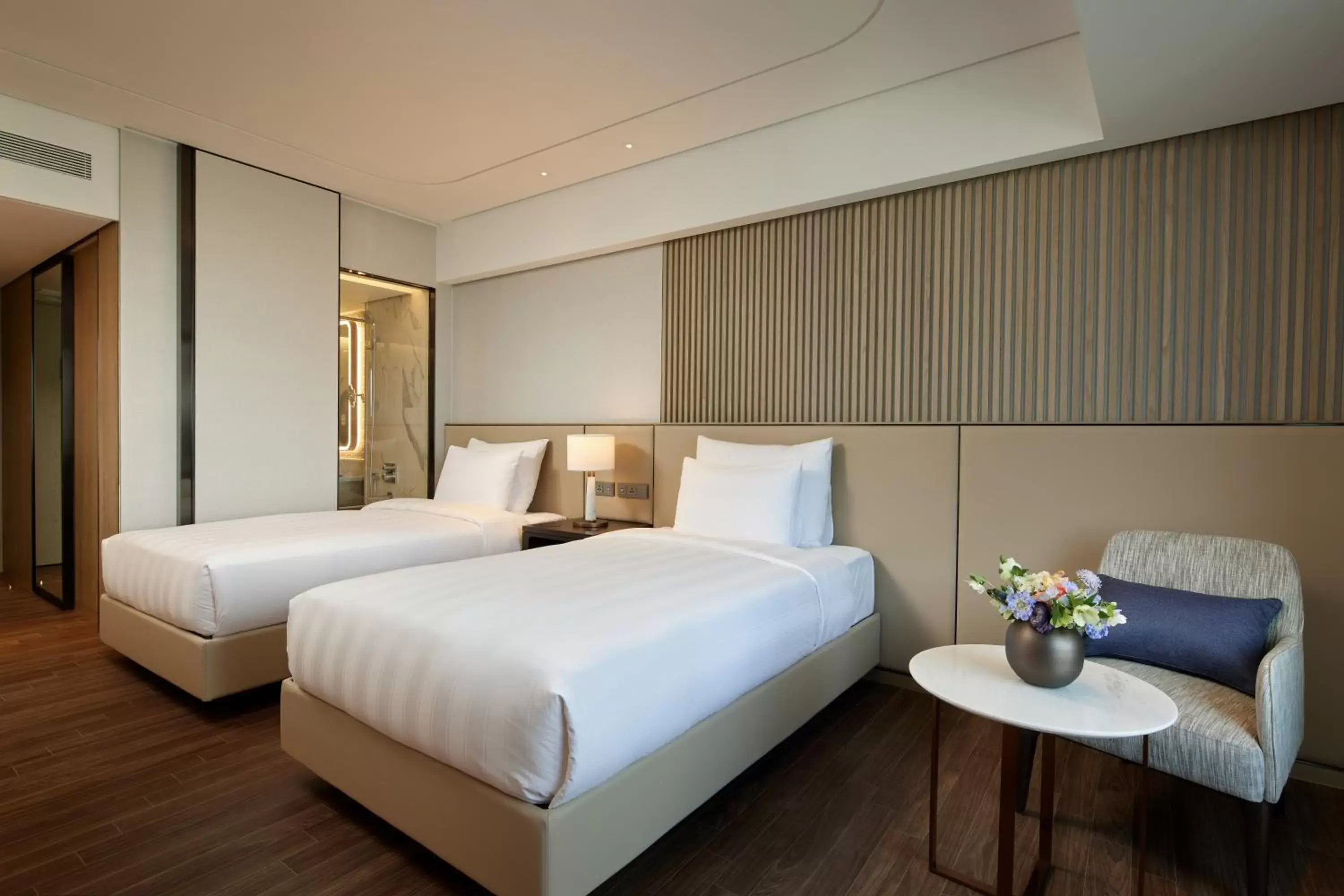 Residential Deluxe Twin Room in Lotte Hotel World