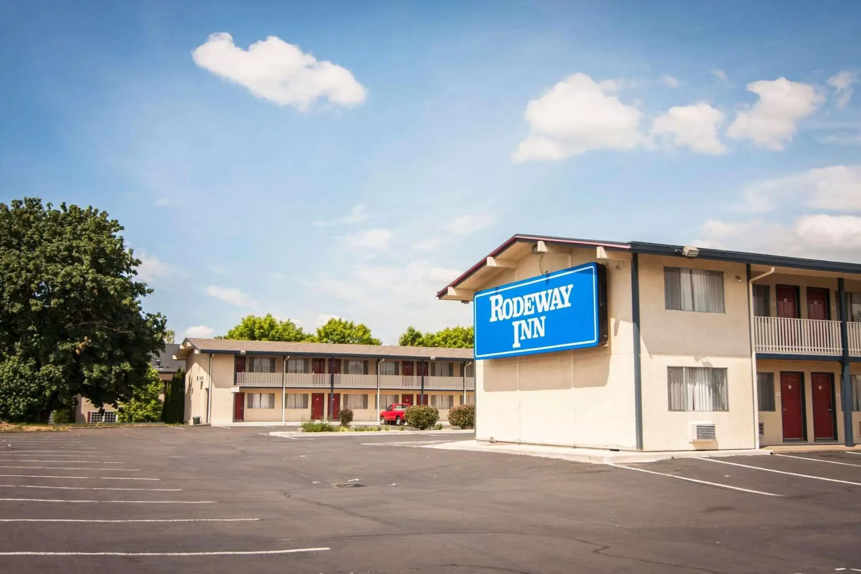 Property Building in Rodeway Inn Albany