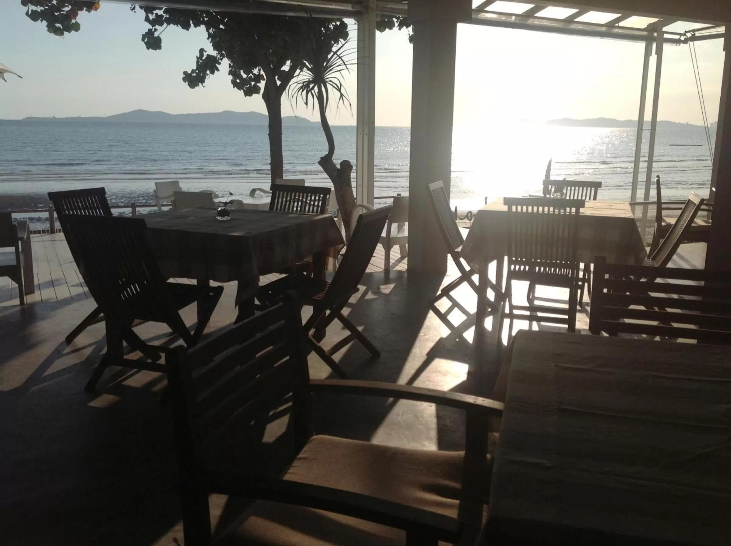 Restaurant/places to eat in Bari Lamai Resort