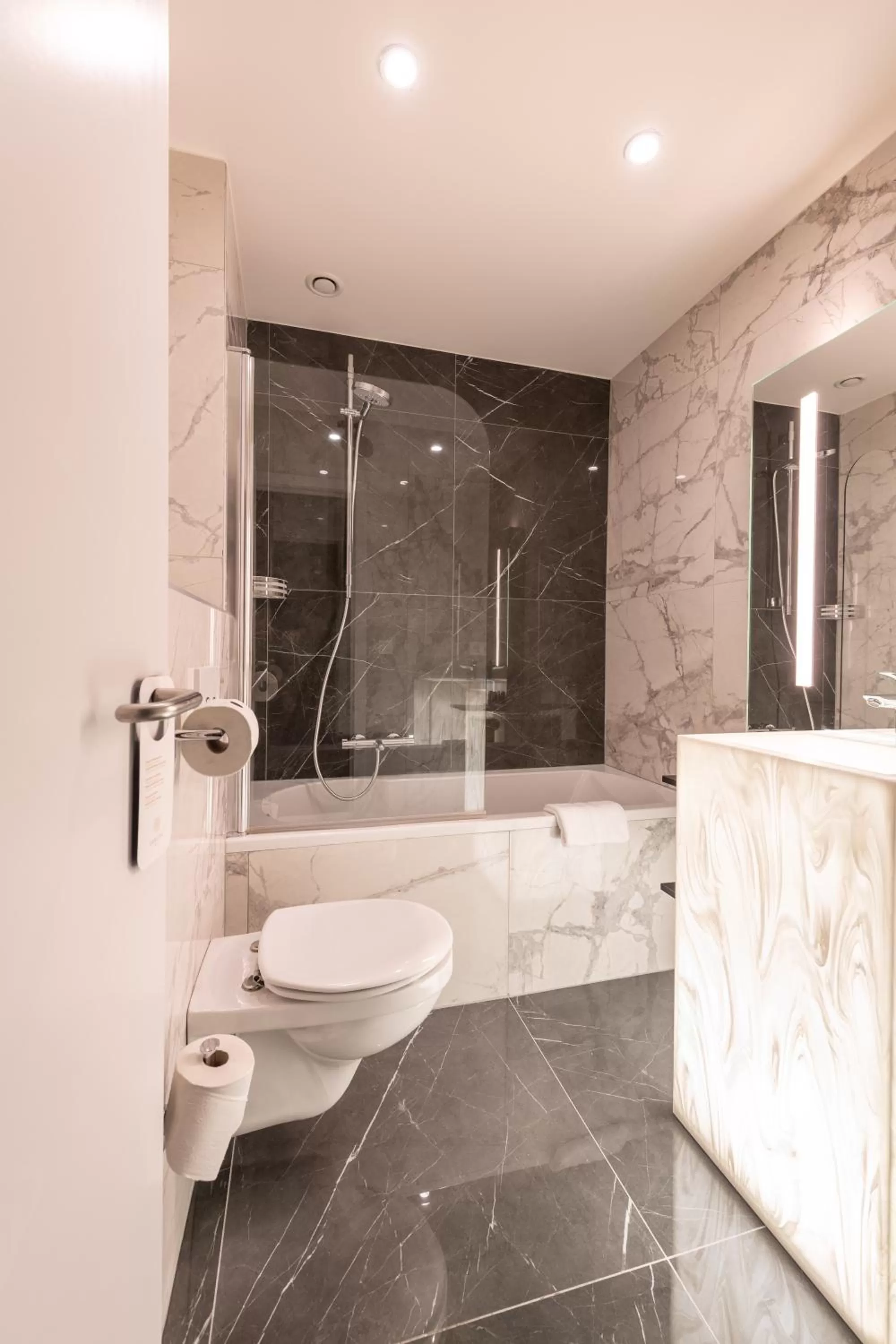 Toilet in Boutique Hotel Sablon by CW Hotel Collection