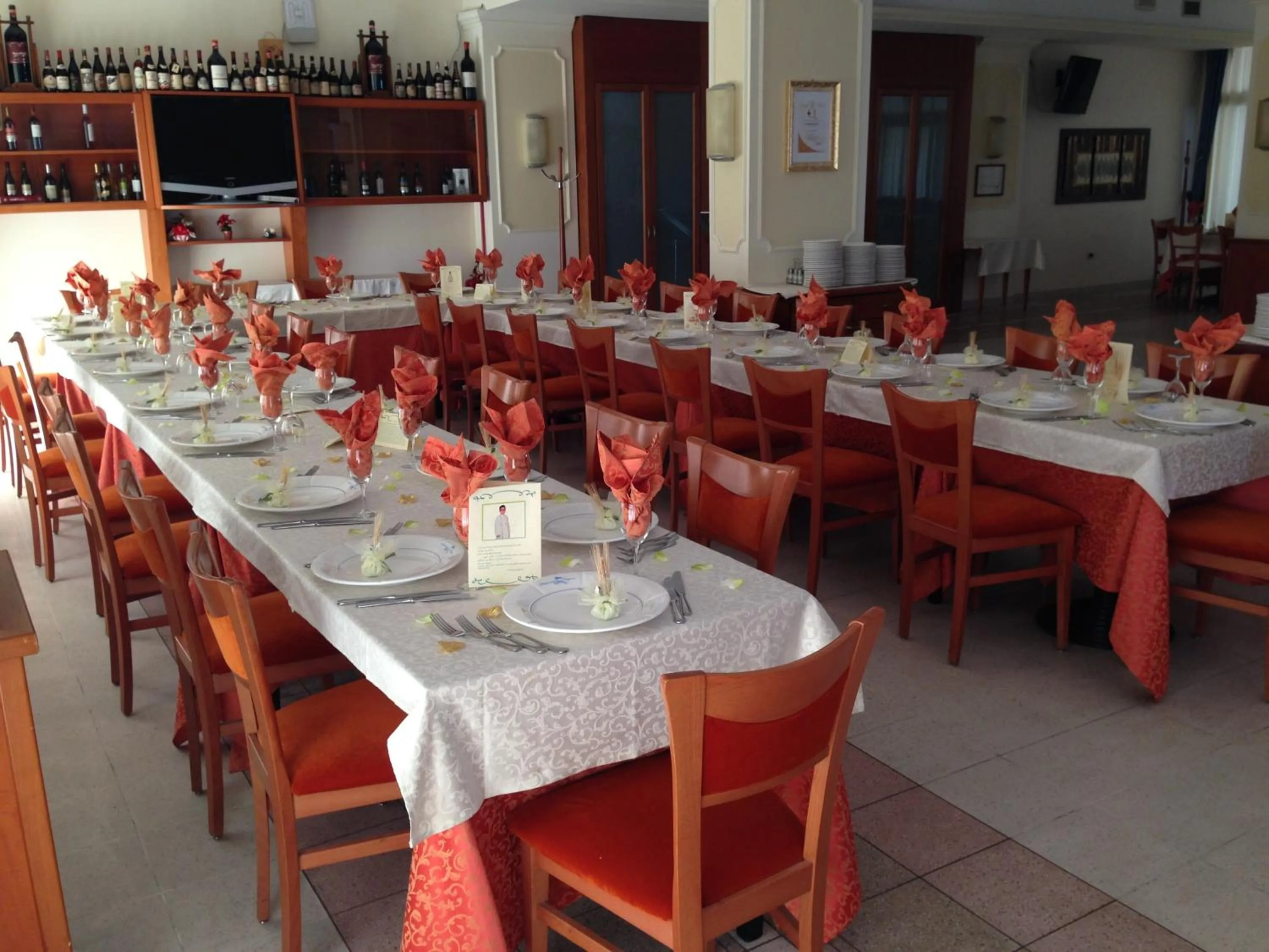 Restaurant/places to eat in Hotel Niagara