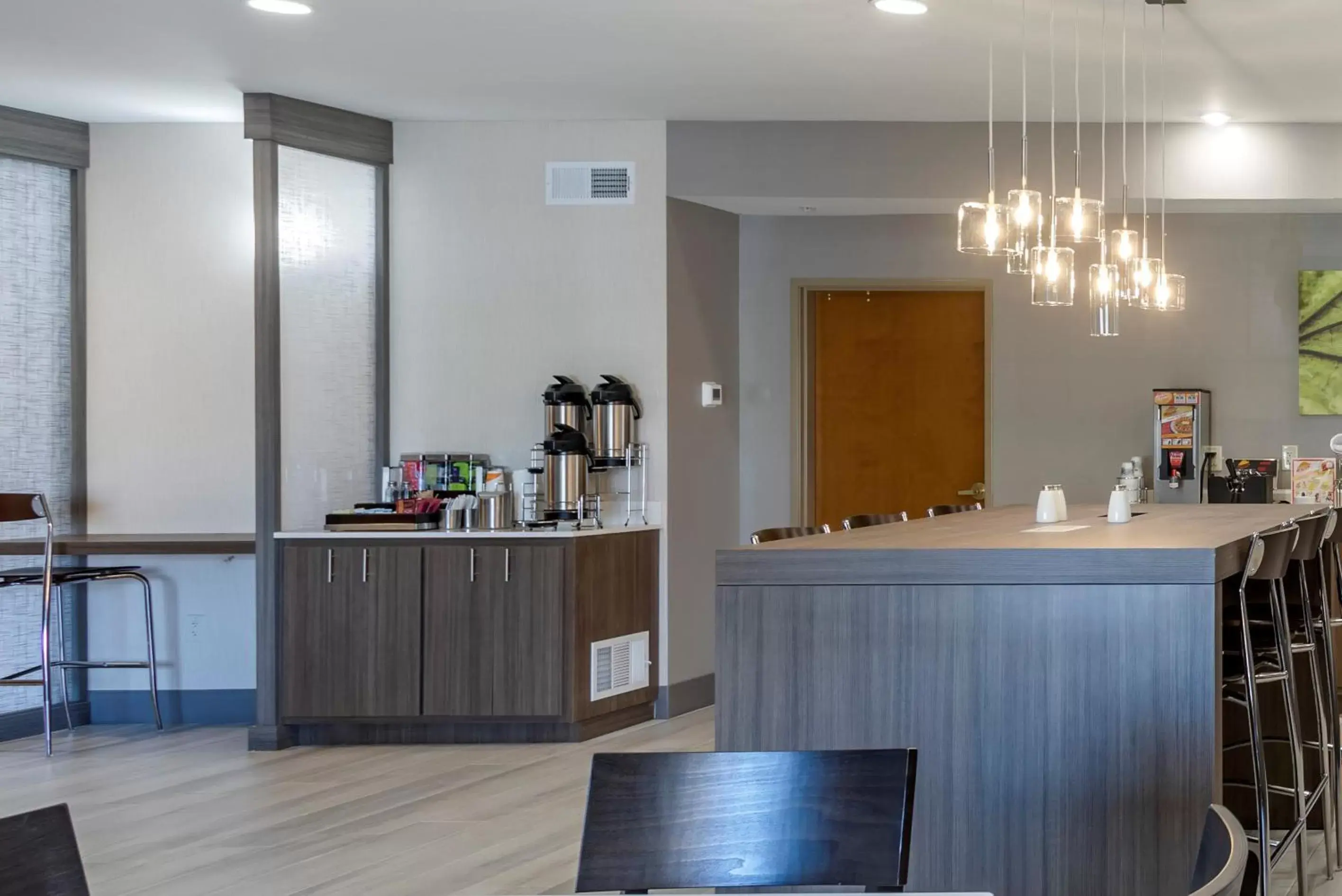 Coffee/tea facilities, Kitchen/Kitchenette in Sleep Inn & Suites Lebanon - Nashville Area