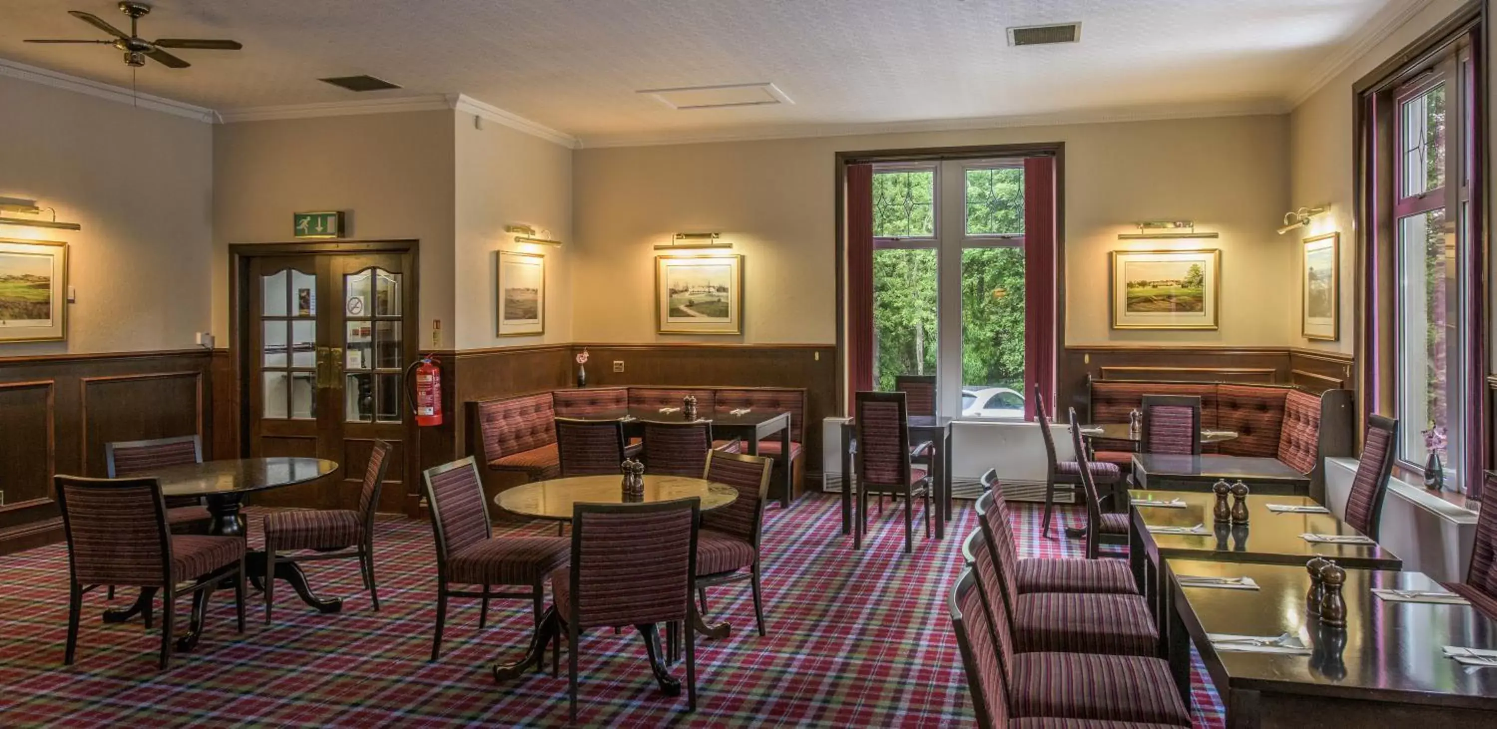 Lobby or reception, Restaurant/Places to Eat in Pinehurst Lodge Hotel - Aberdeen