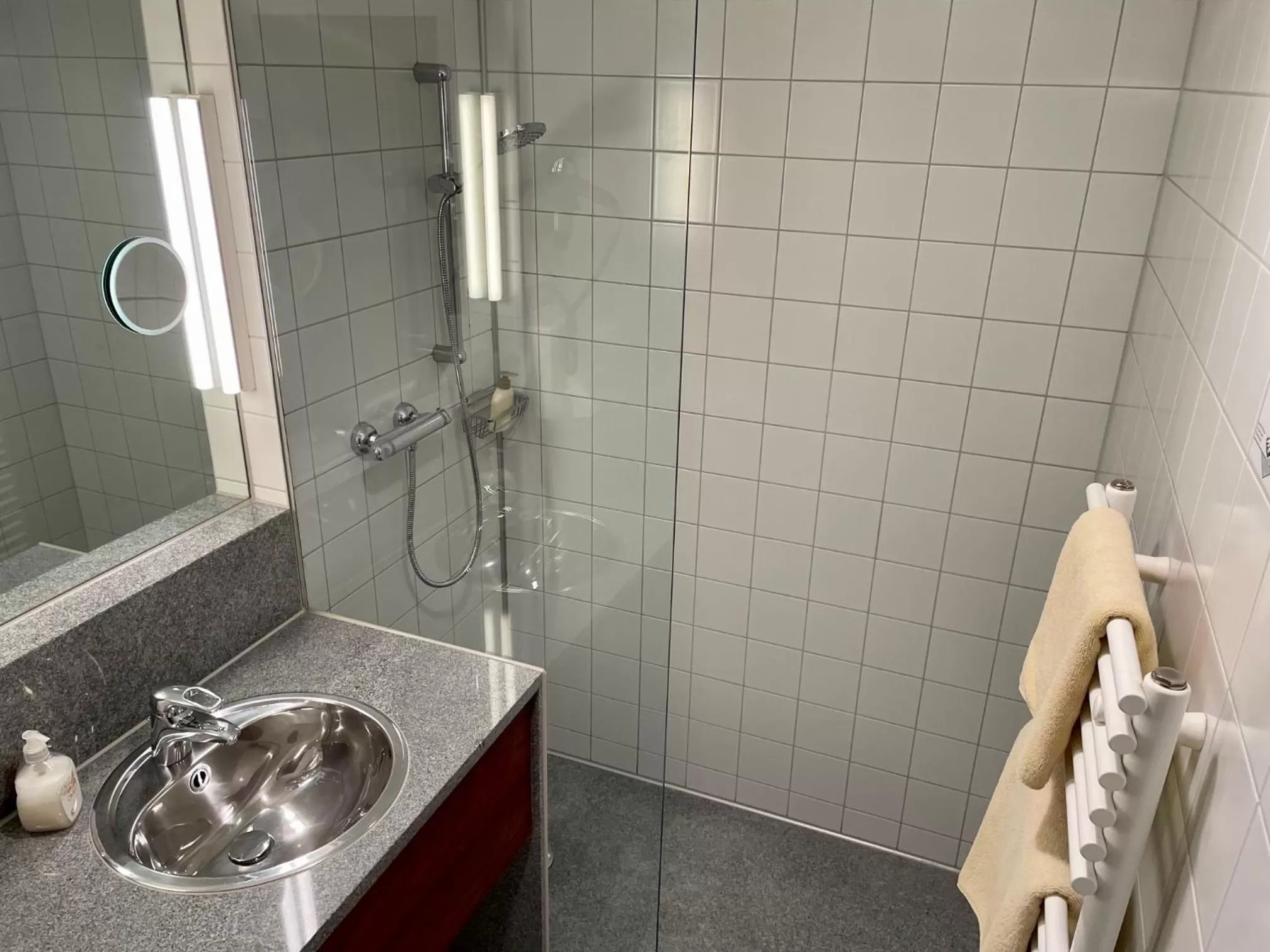 Bathroom in Gasthof Meindl - Self-Check-In mit 24h Telefon Support
