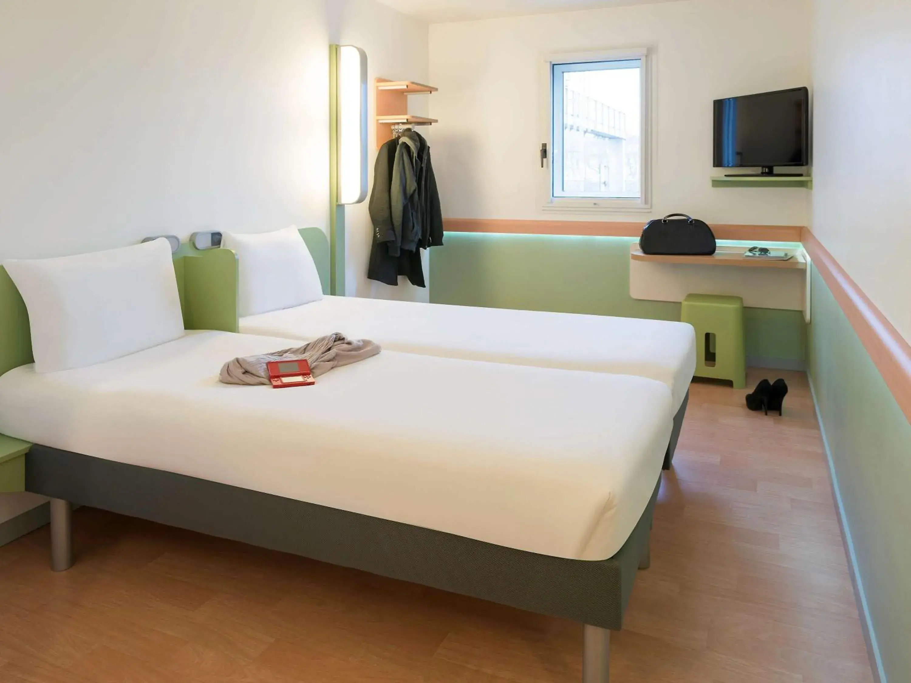 Photo of the whole room, Bed in ibis budget Lyon Confluence