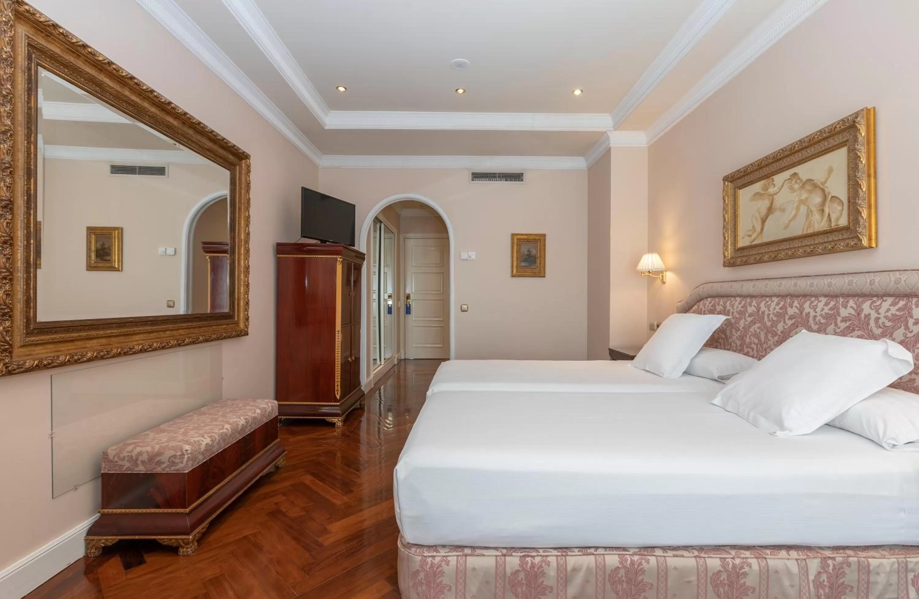 Bed in Hotel Alameda Palace