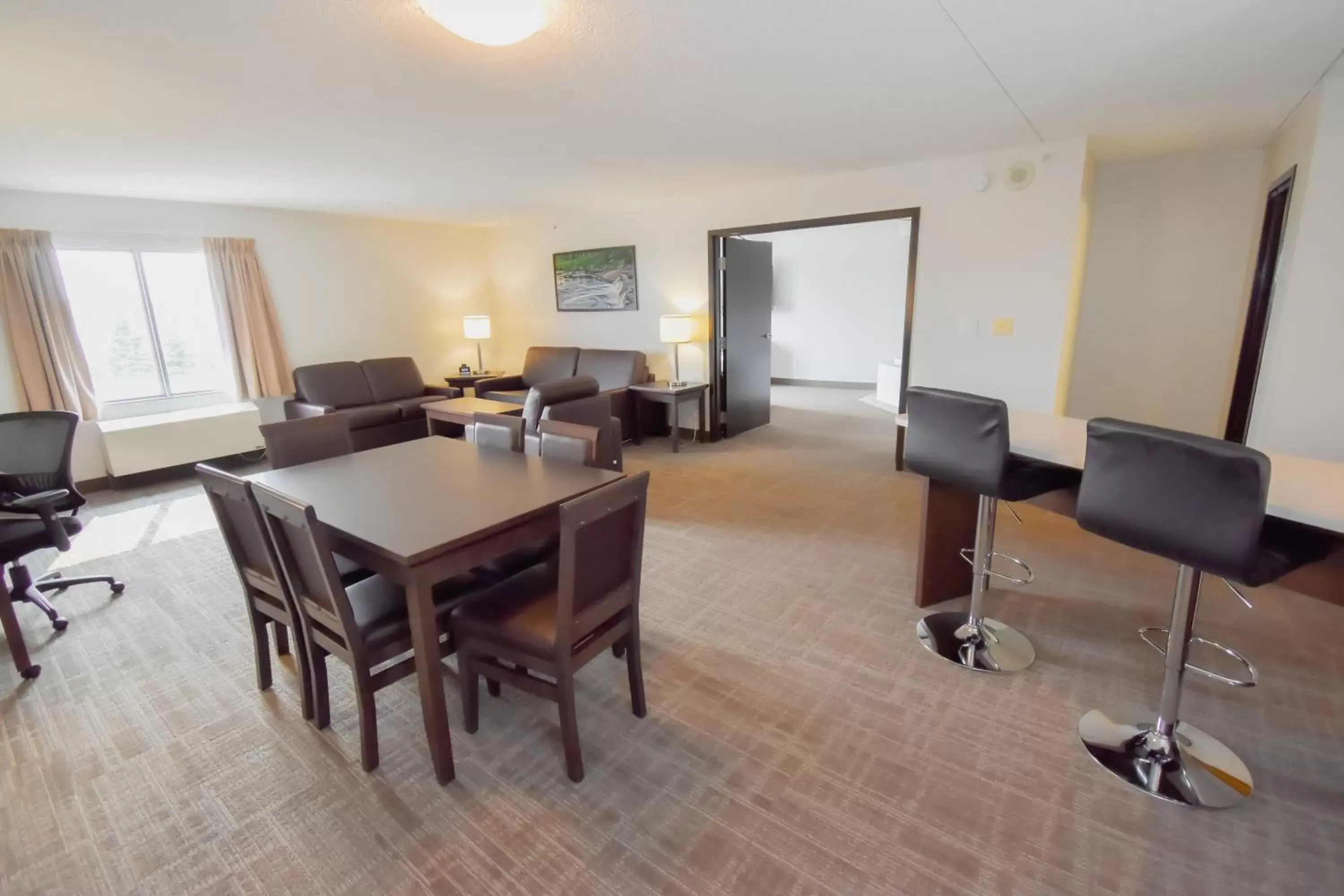 Living room, Dining Area in Canad Inns Destination Centre Club Regent Casino Hotel