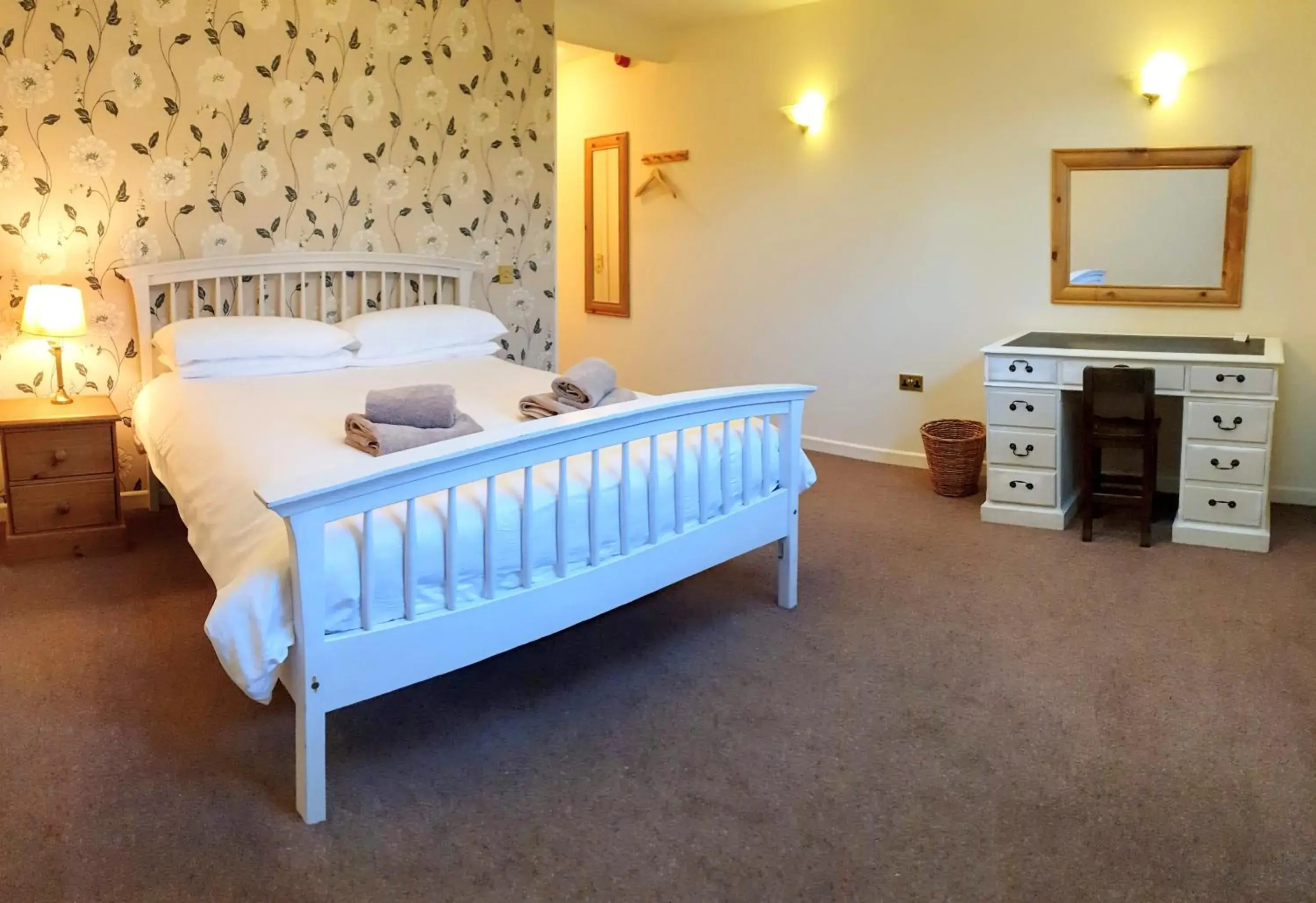 Bed in Station House, Dartmoor and Coast located, Village centre Hotel