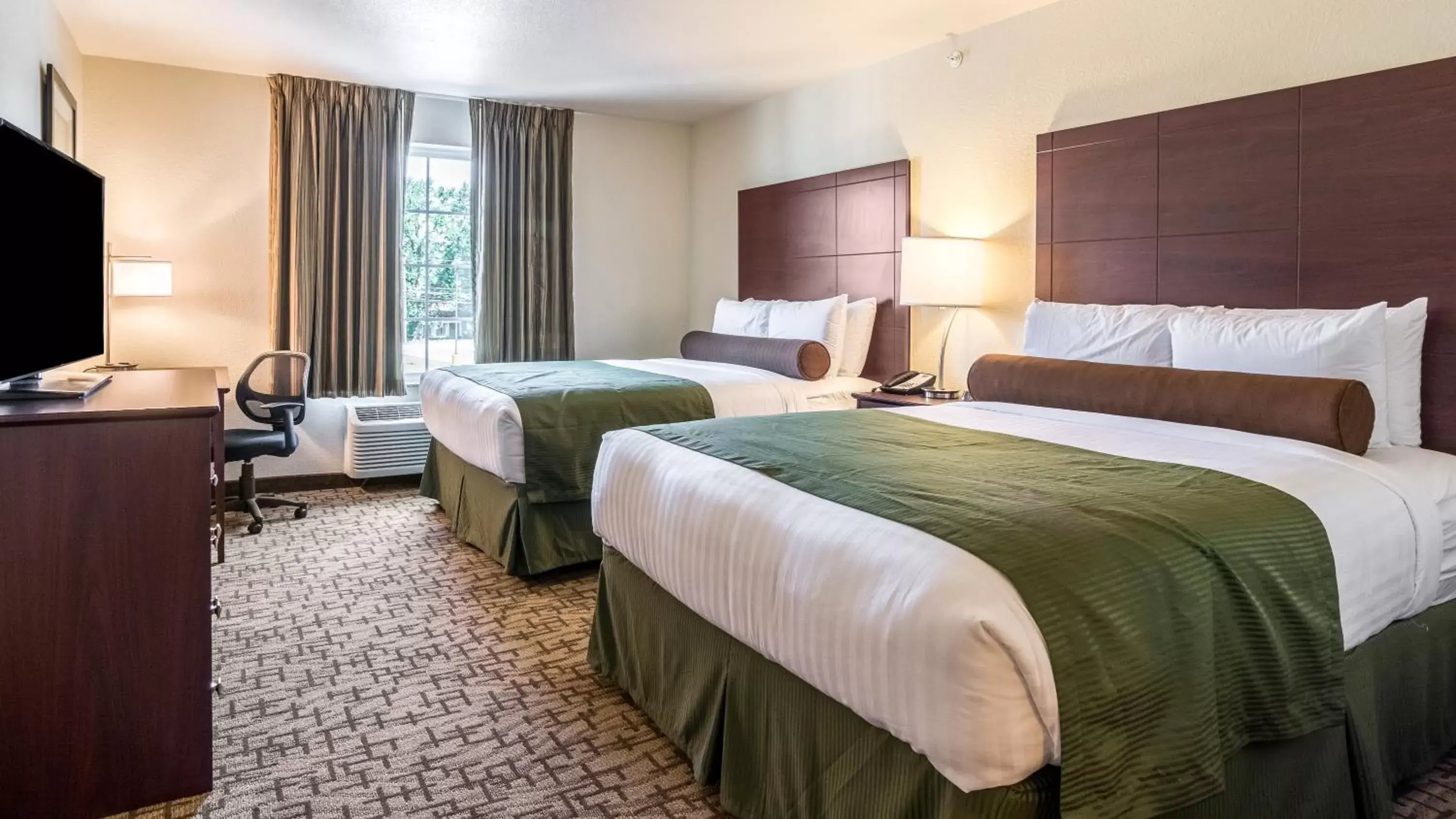 Bed in Cobblestone Hotel & Suites - Greenville