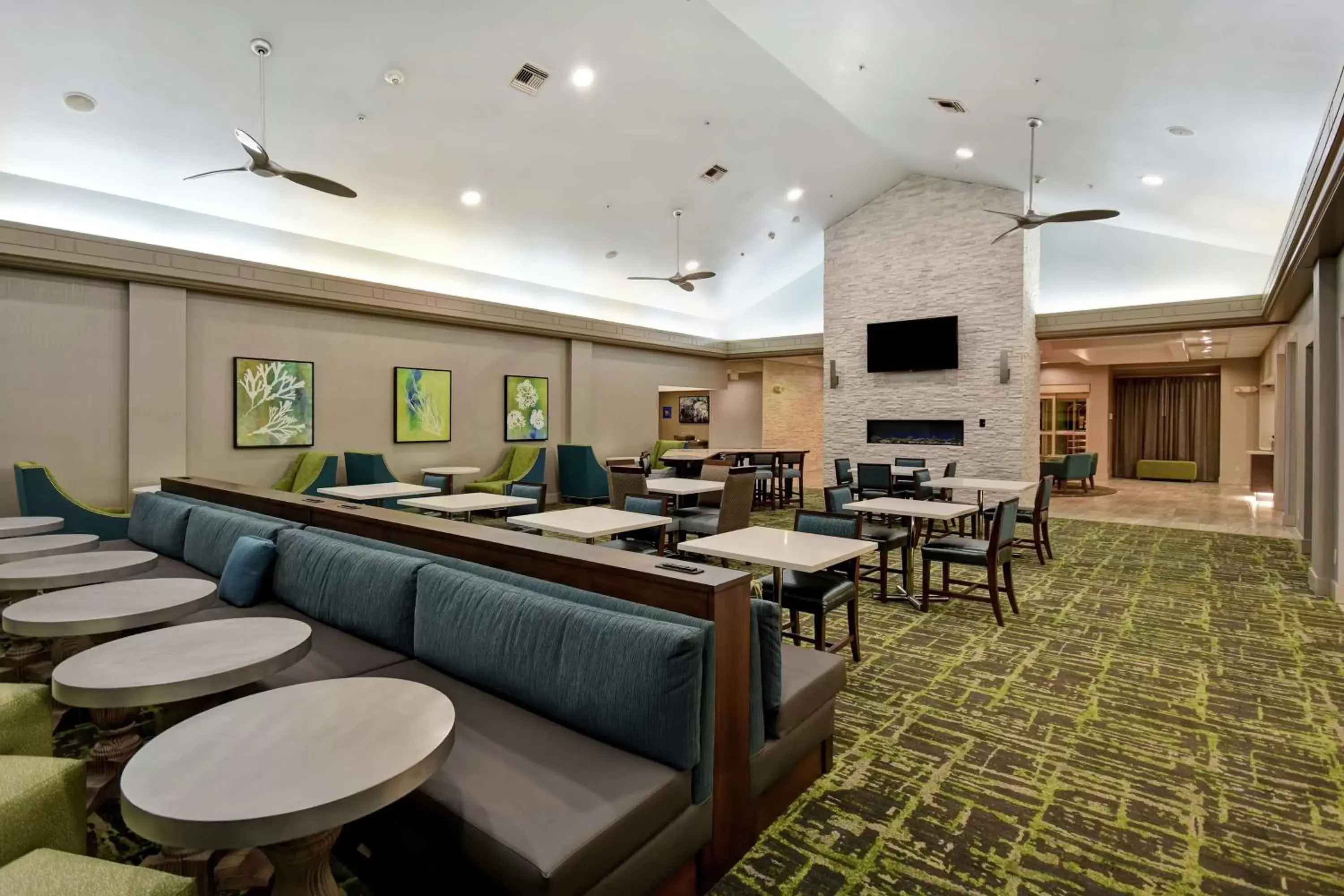 Dining area in Homewood Suites by Hilton Ocala at Heath Brook