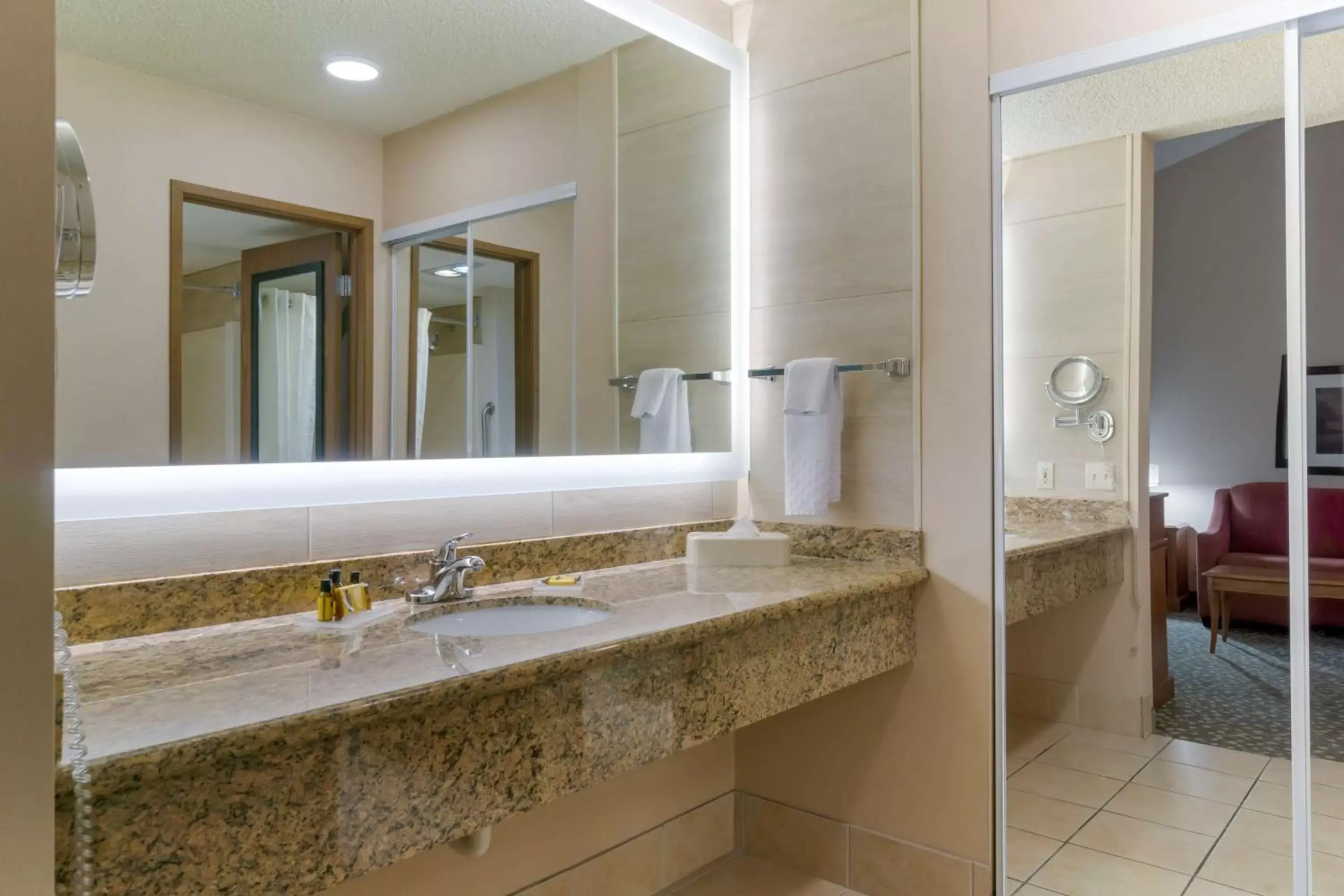Bathroom in Best Western Plus Oak Harbor Hotel and Conference Center