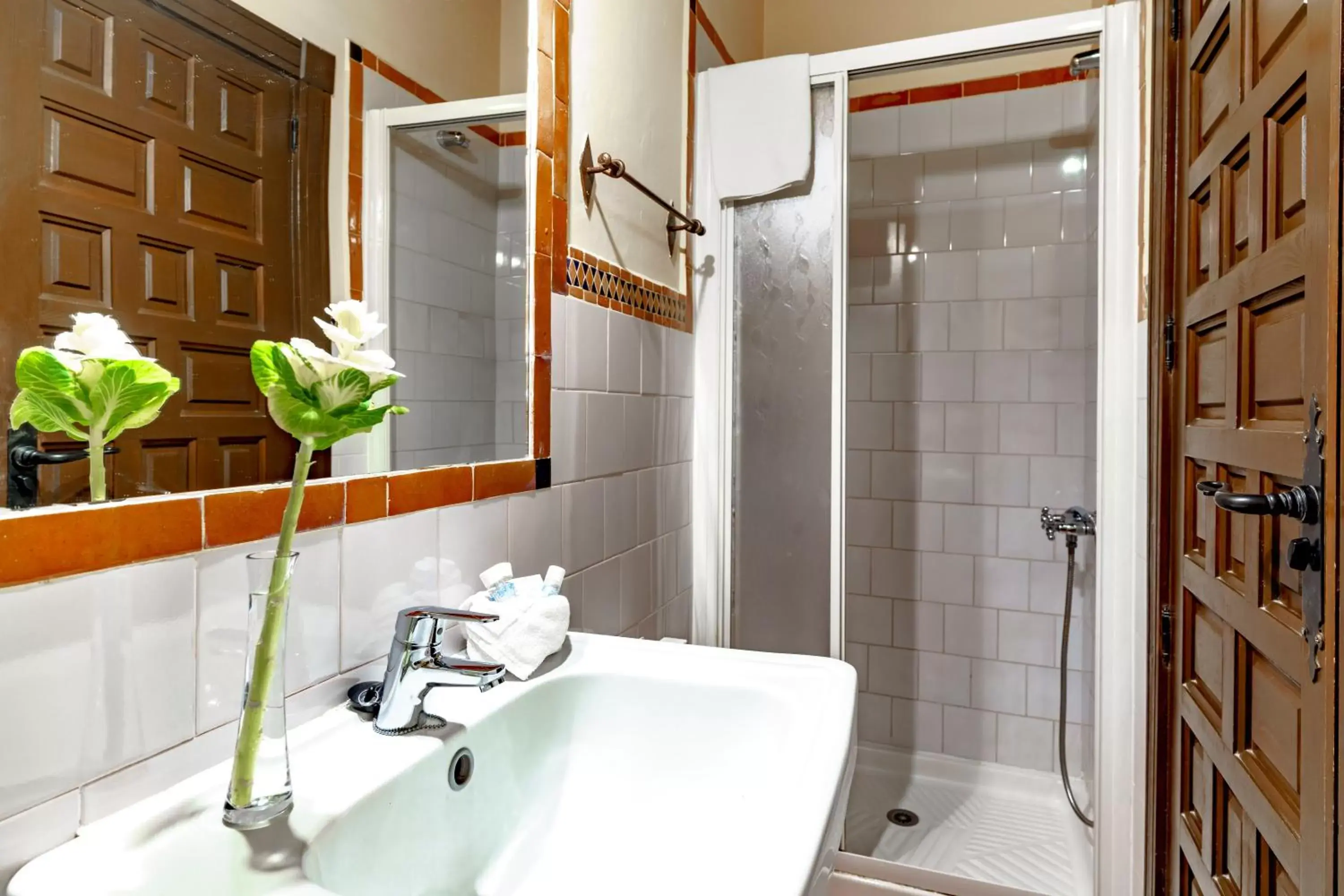 Shower, Bathroom in Casa del Capitel Nazarí