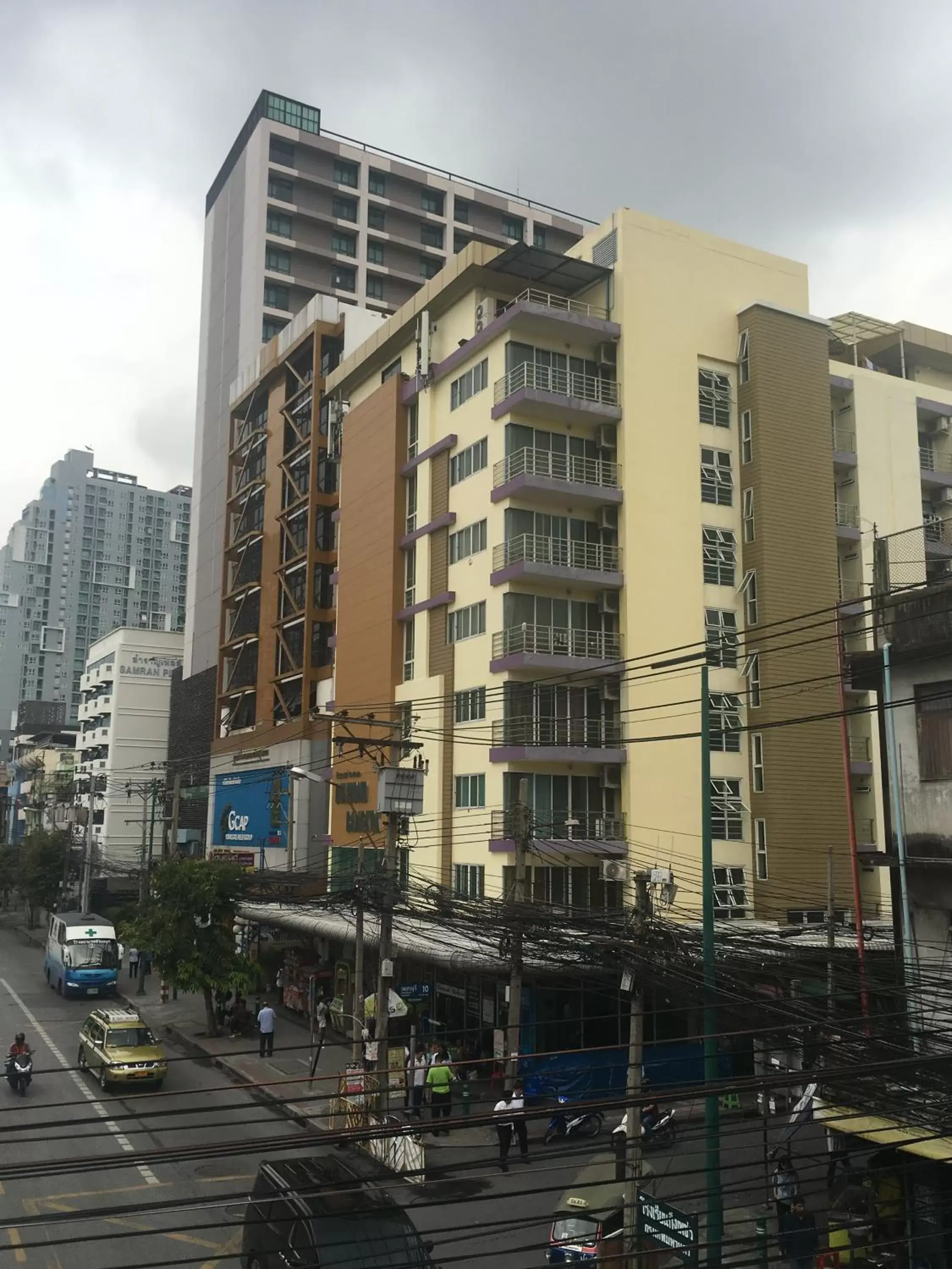 Property building, Nearby Landmark in Diamond Bangkok Apartment