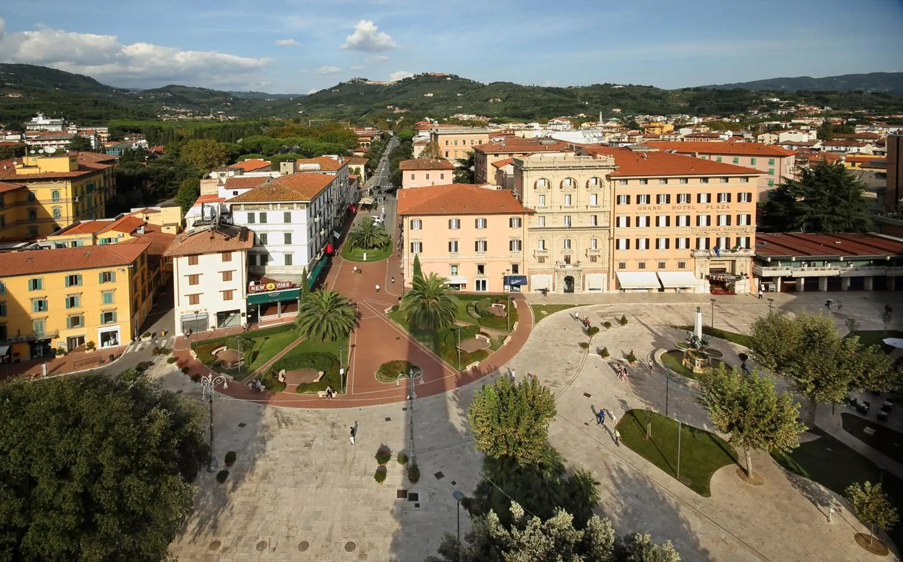 Facade/entrance, Bird's-eye View in Grand Hotel Plaza & Locanda Maggiore