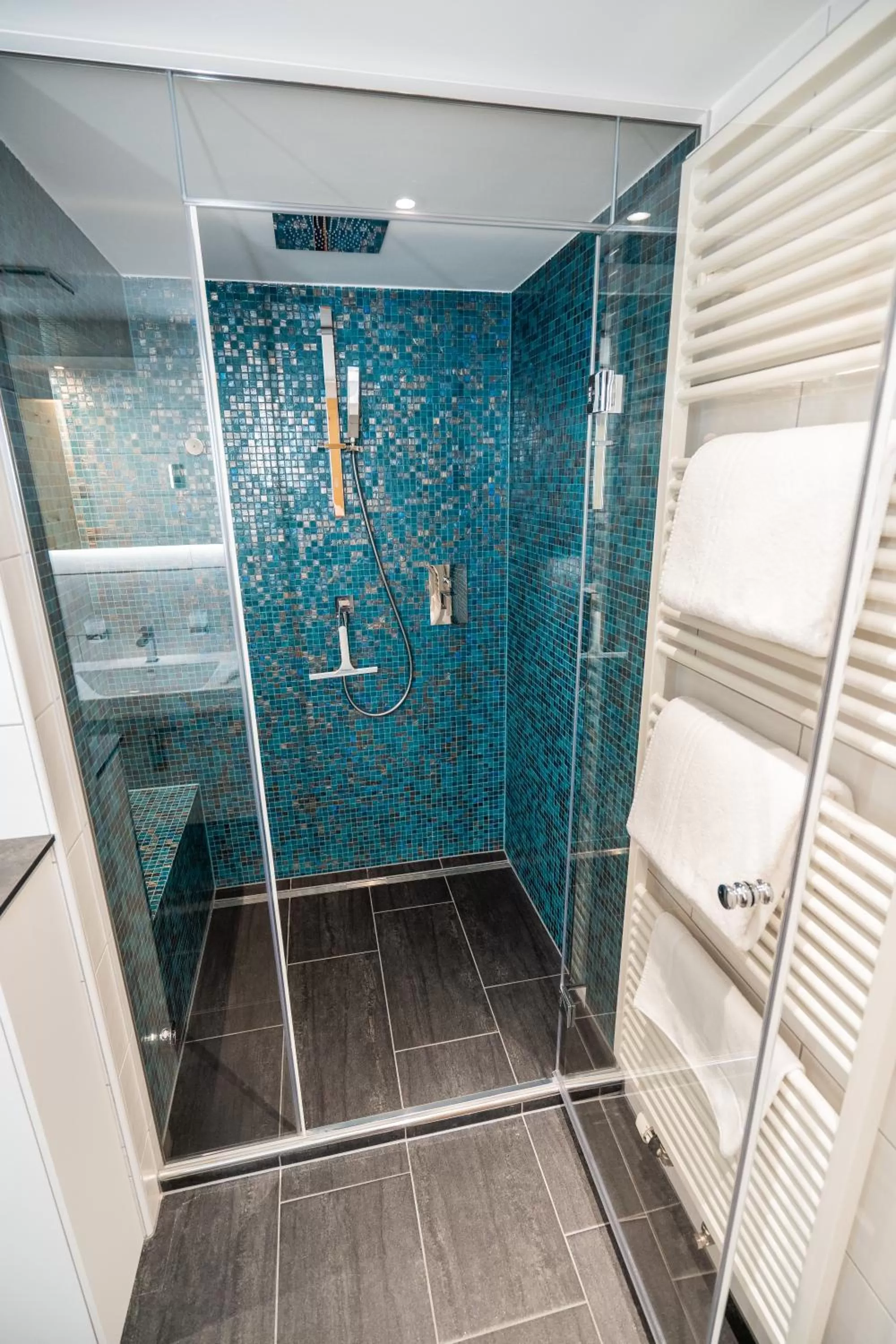 Photo of the whole room, Bathroom in Kessler's Kulm