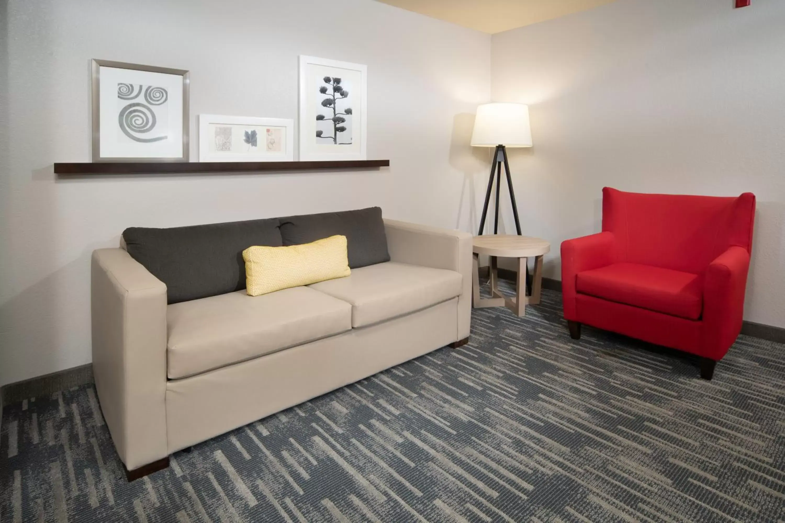 Seating Area in Country Inn & Suites by Radisson, Rocky Mount, NC