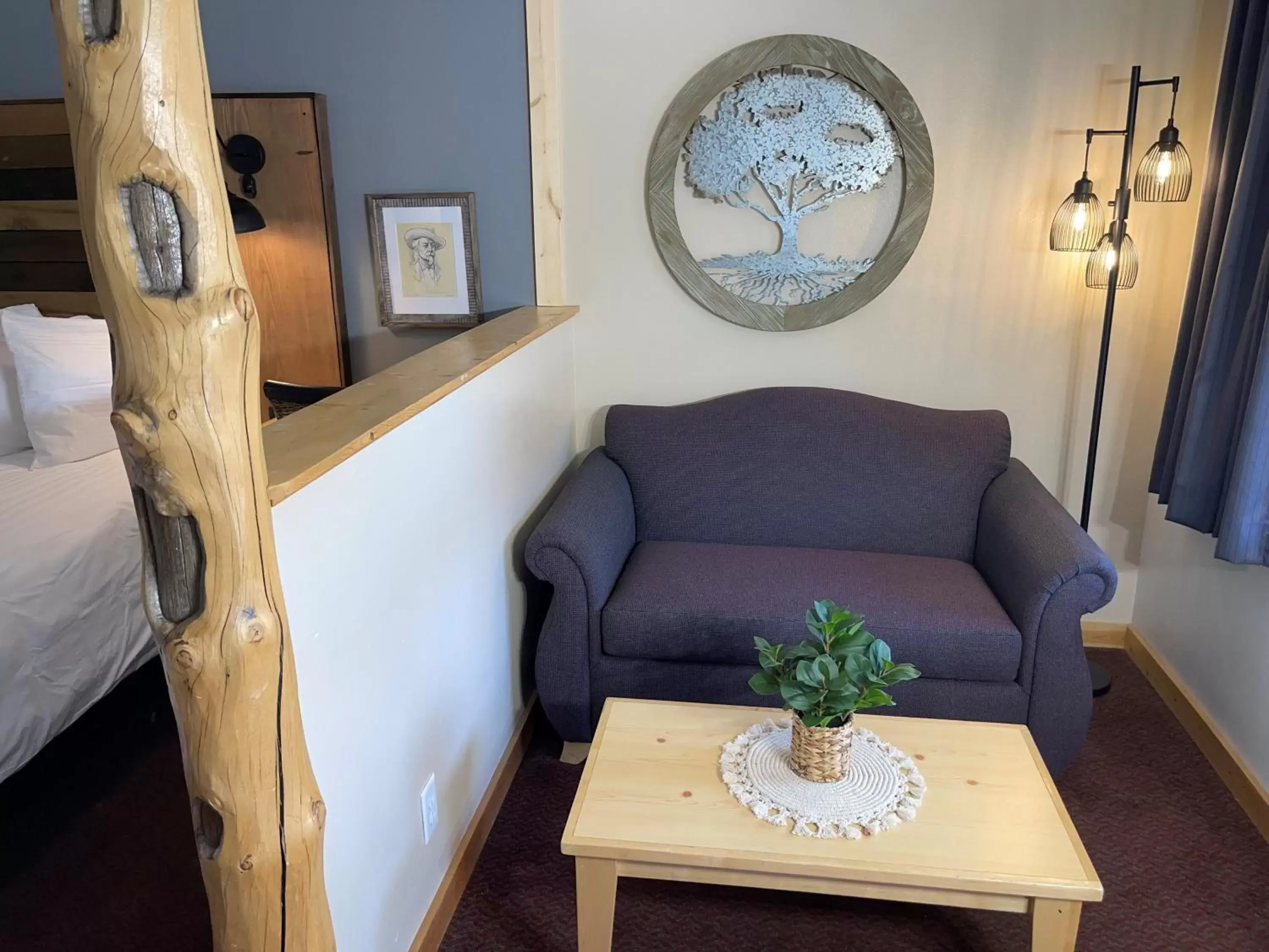 Seating Area in Moose Creek Lodge & Suites
