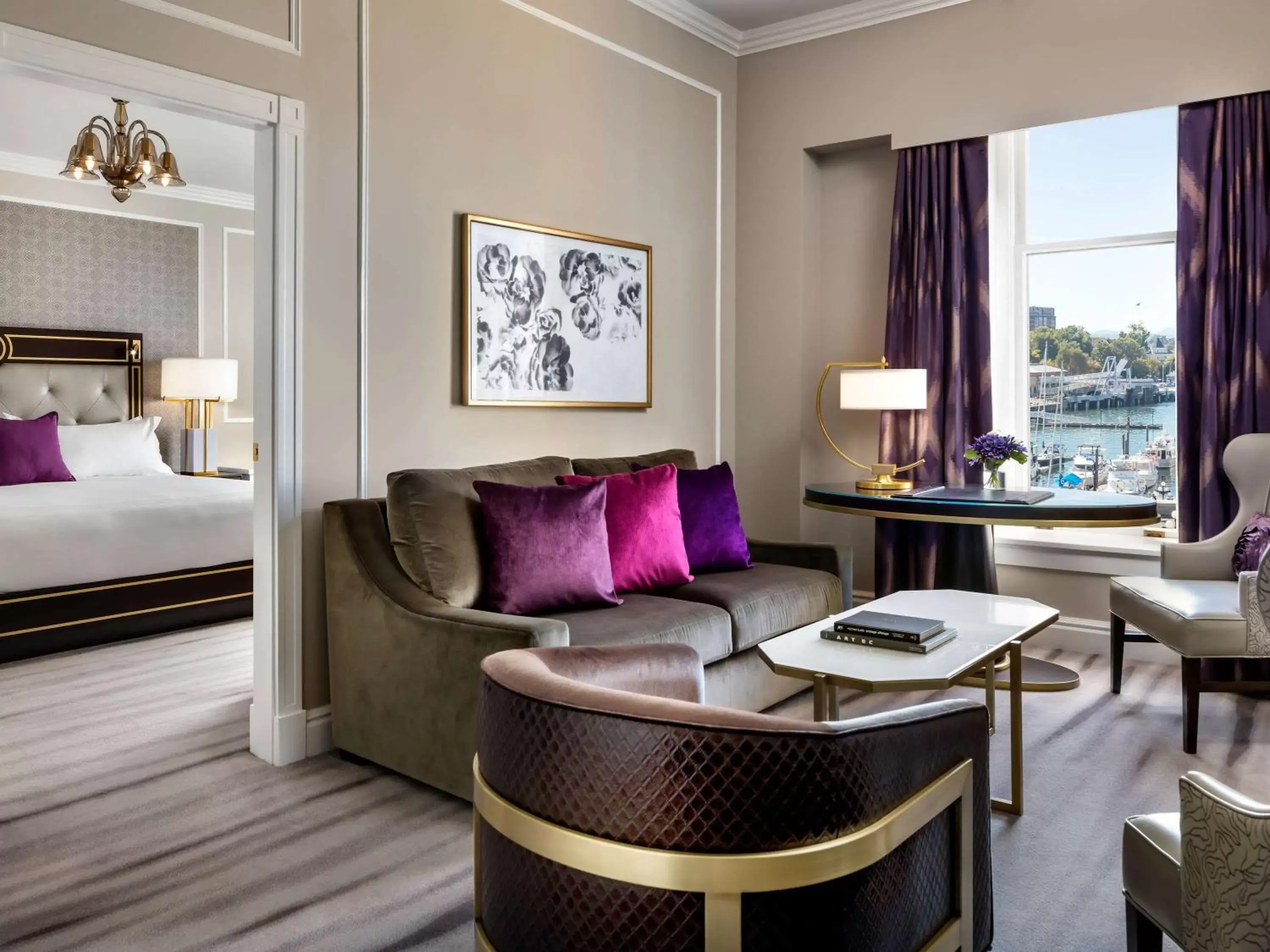 Bedroom, Seating Area in Fairmont Empress Hotel