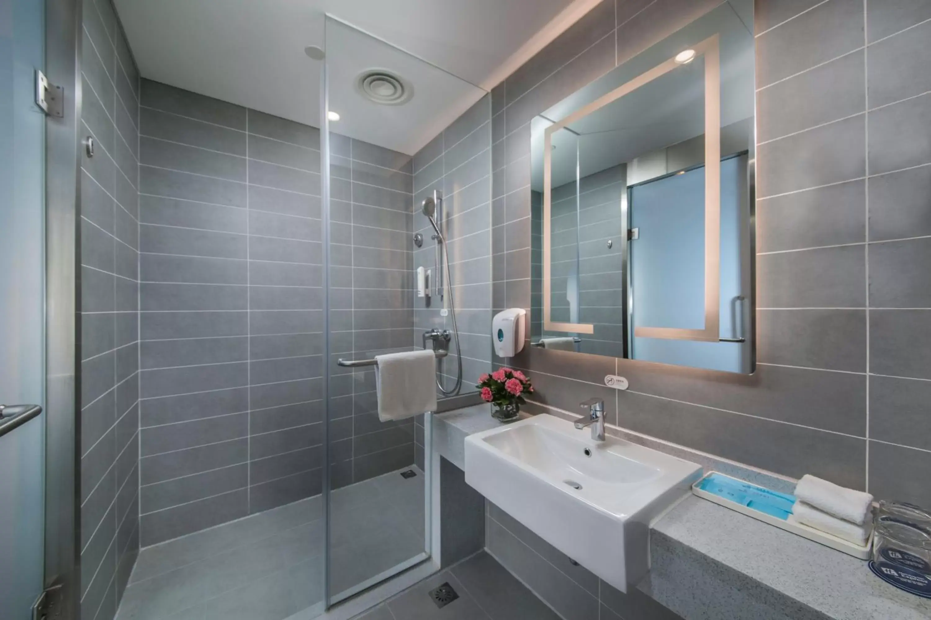 Bathroom in Holiday Inn Express - Yantai YEDA, an IHG Hotel