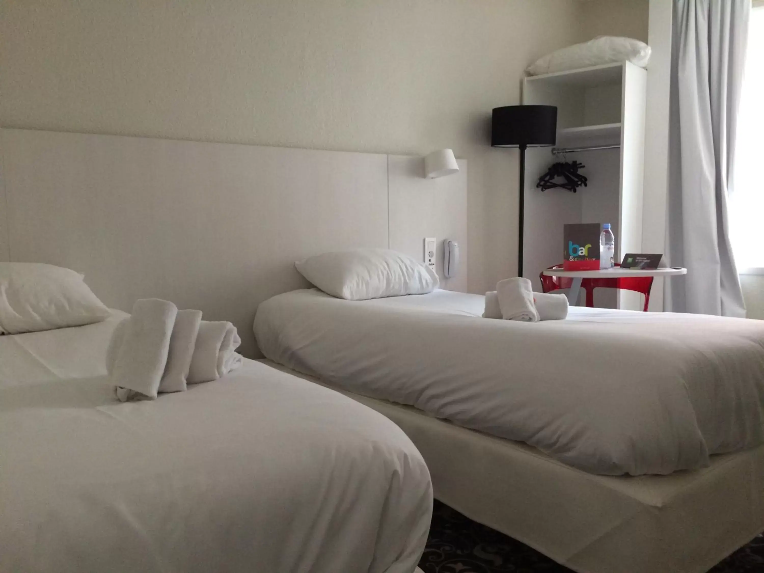 Bedroom, Bed in ibis Styles Lille Centre Gare Beffroi