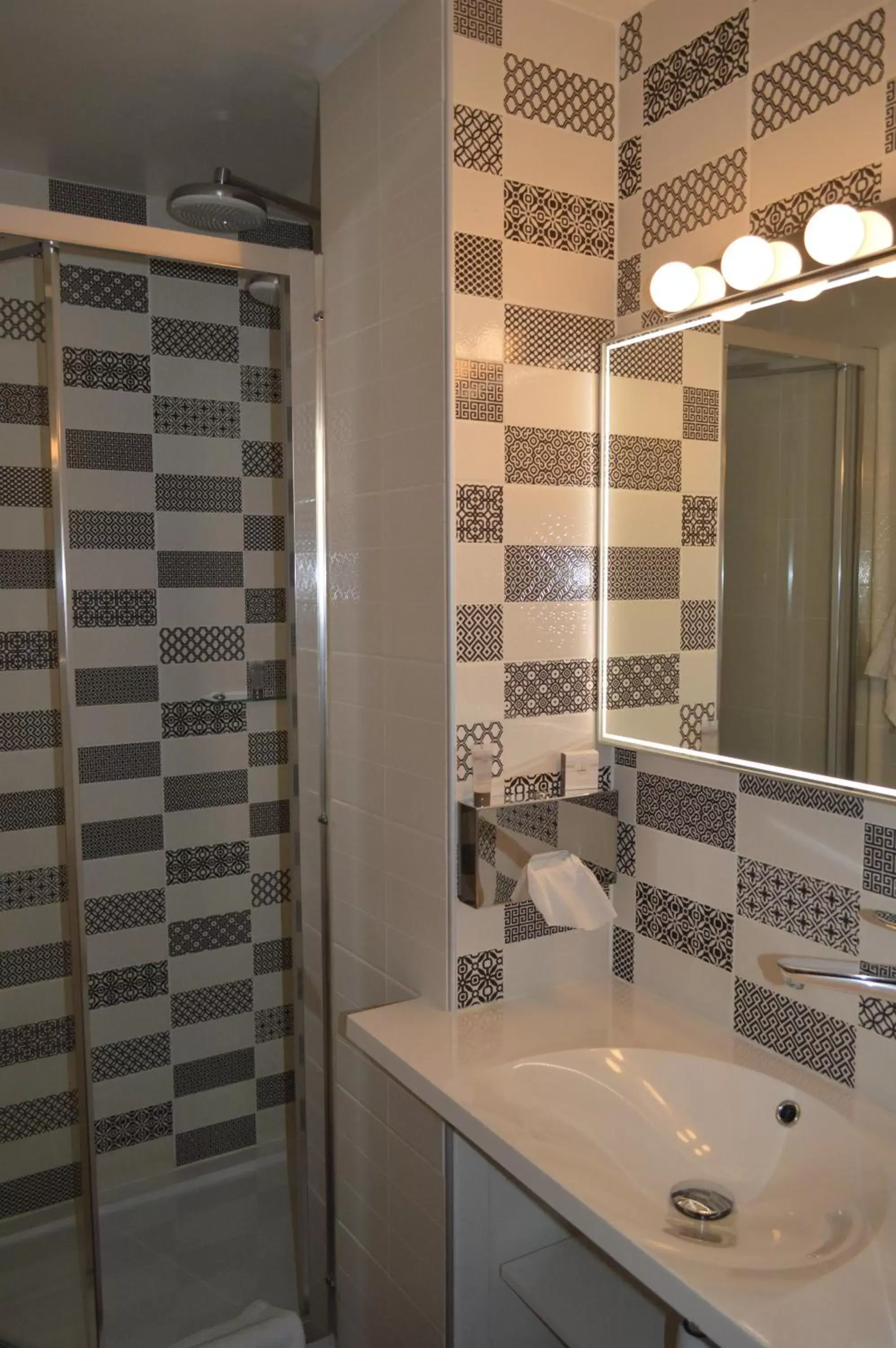 Shower, Bathroom in Ambassadeur Hotel - Cherbourg Port de Plaisance
