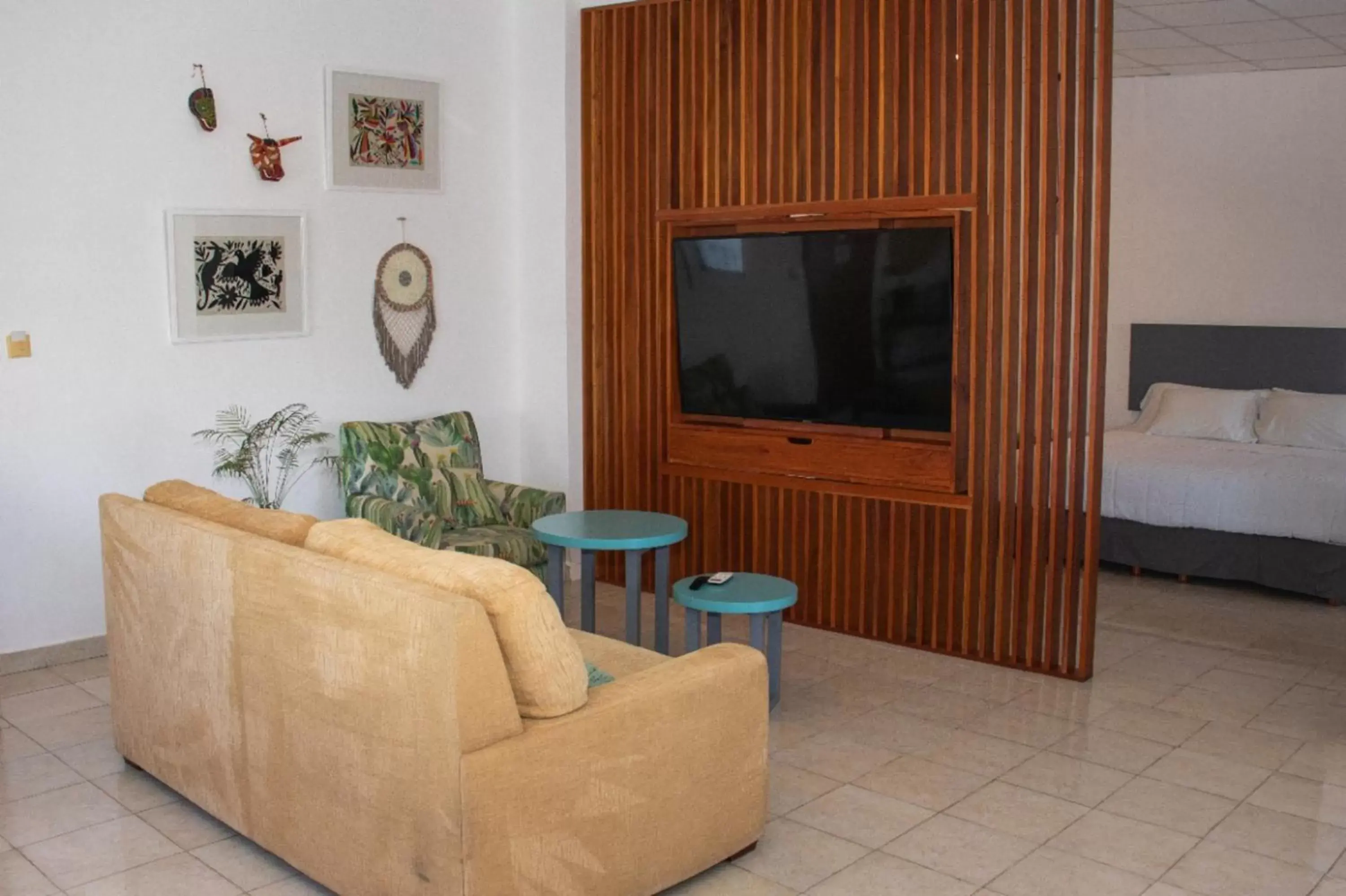 TV and multimedia, Seating Area in Hotel & Suites Arges - Centro Chetumal