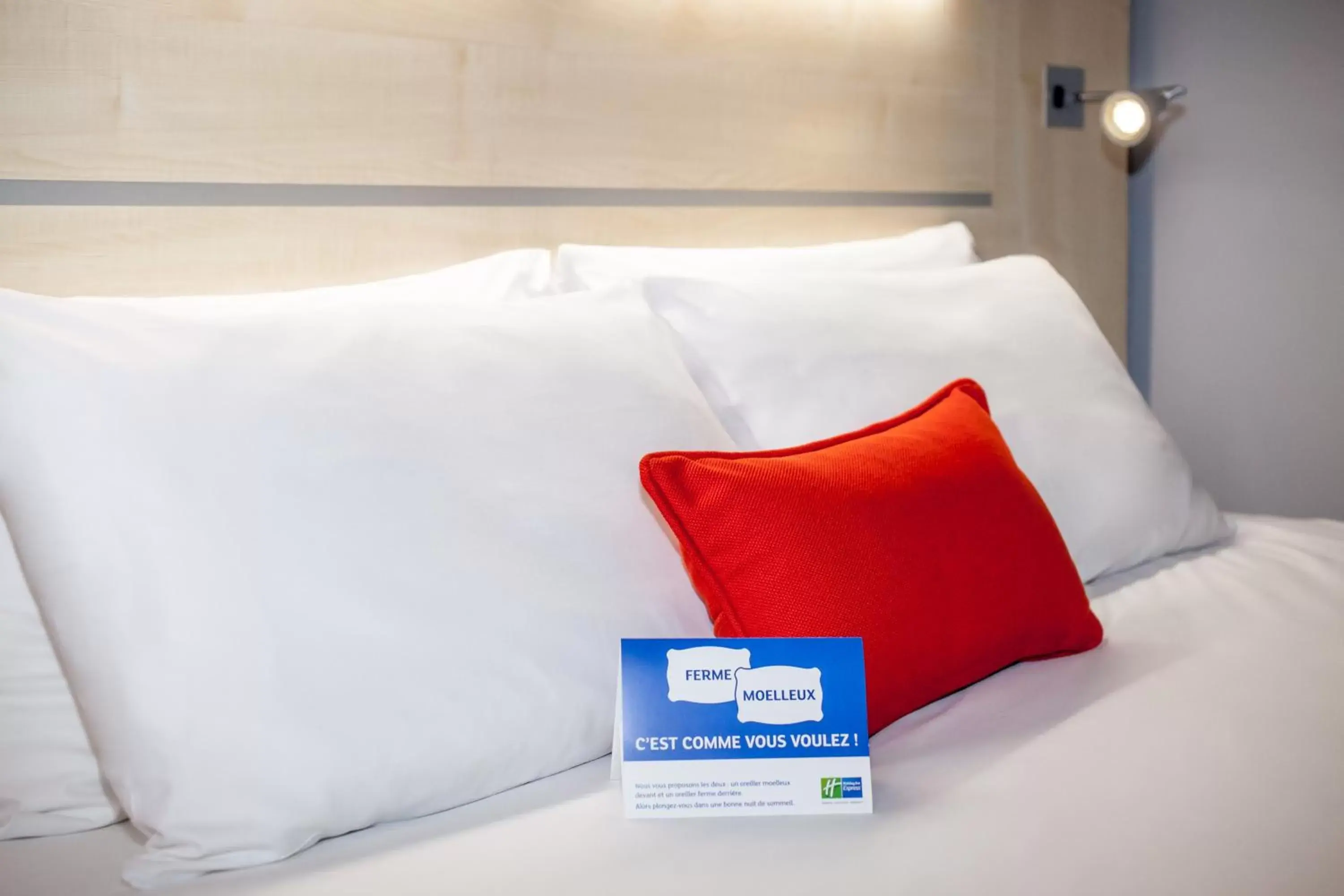 Bedroom, Bed in Holiday Inn Express Toulouse Airport, an IHG Hotel