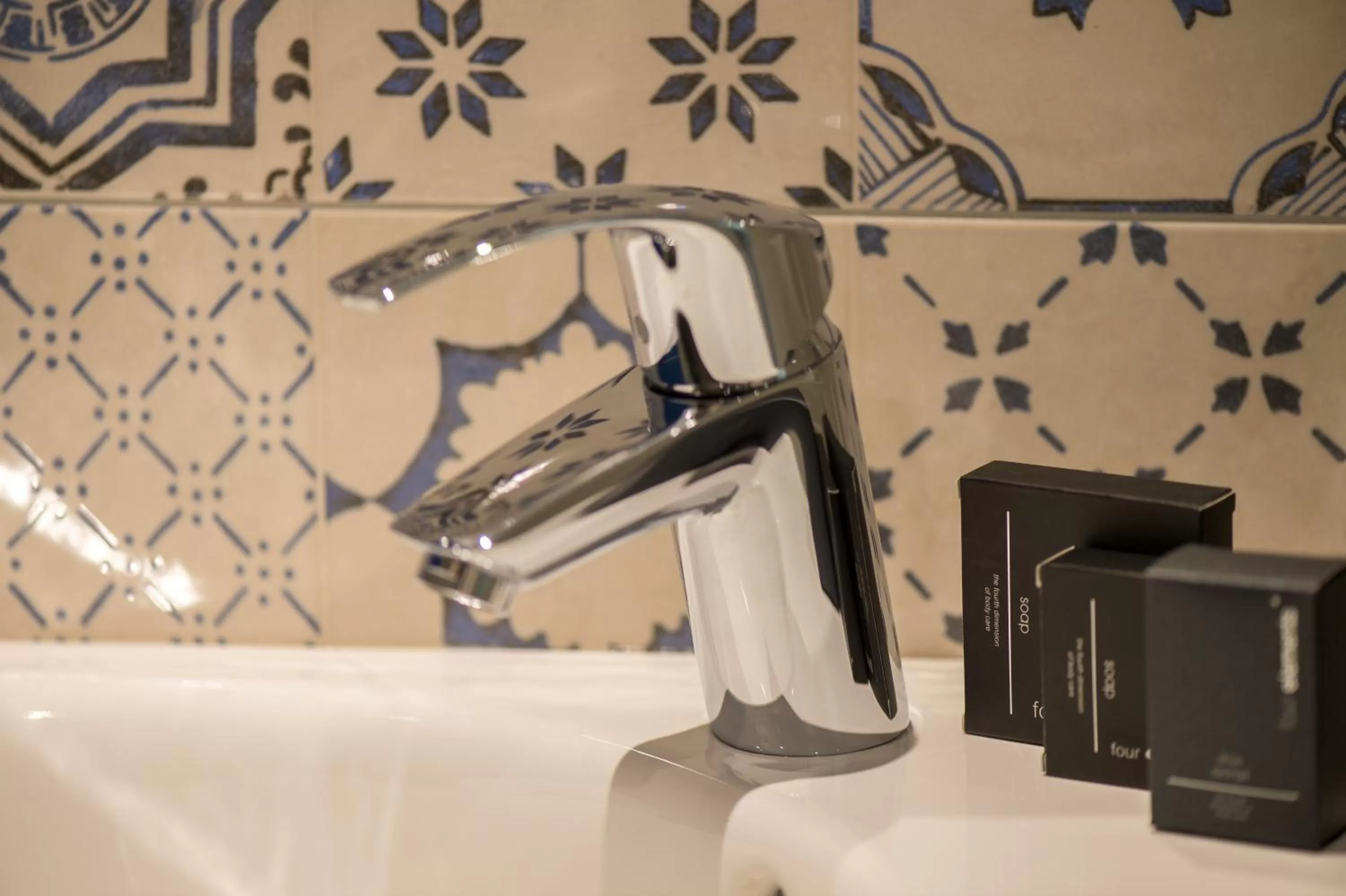 Shower in Three Corners Lifestyle Hotel