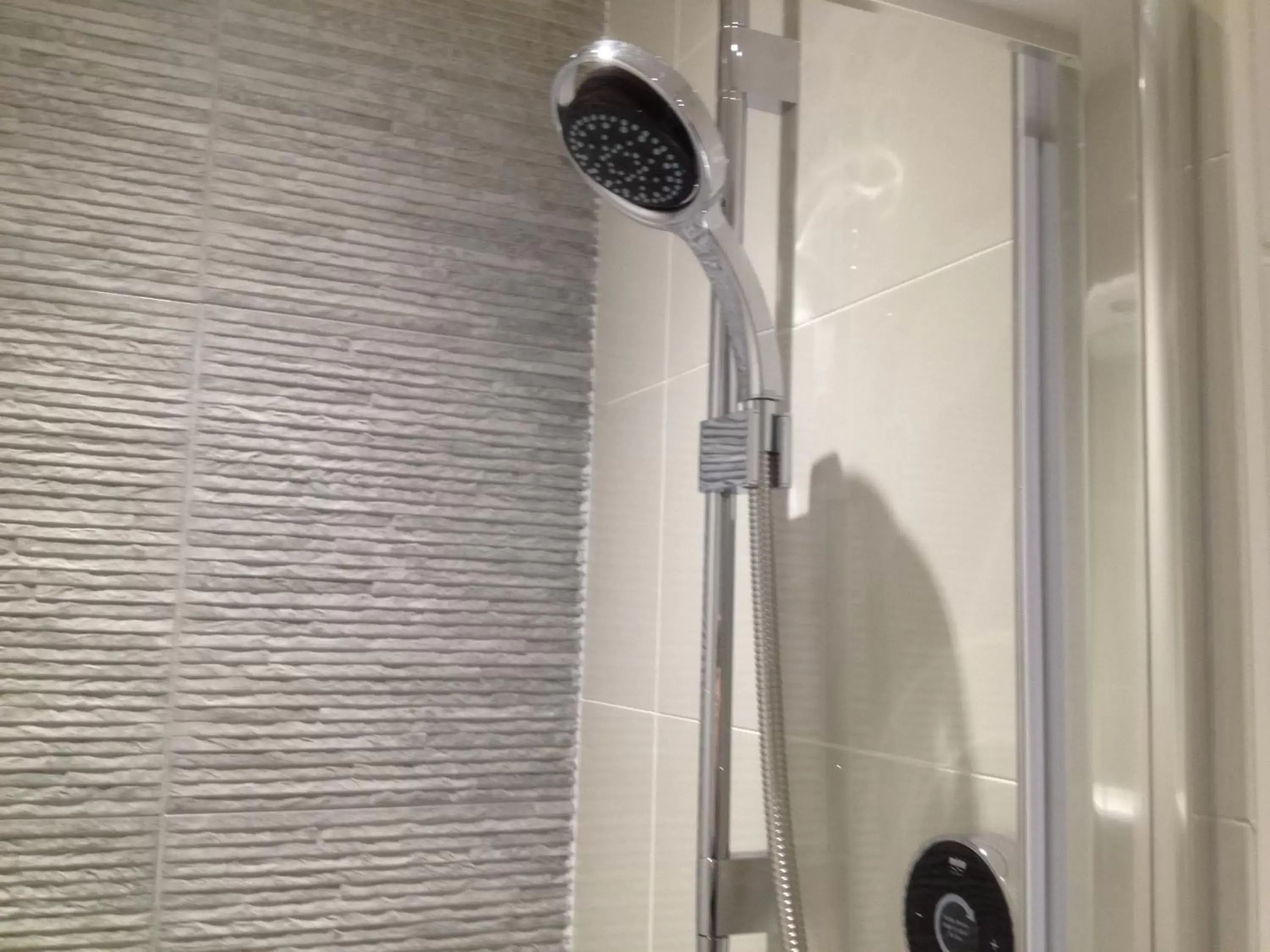 Deluxe Double Room with Shower - single occupancy in LA B&B Deluxe Double Room with Shower - single occupancy in LA B&B