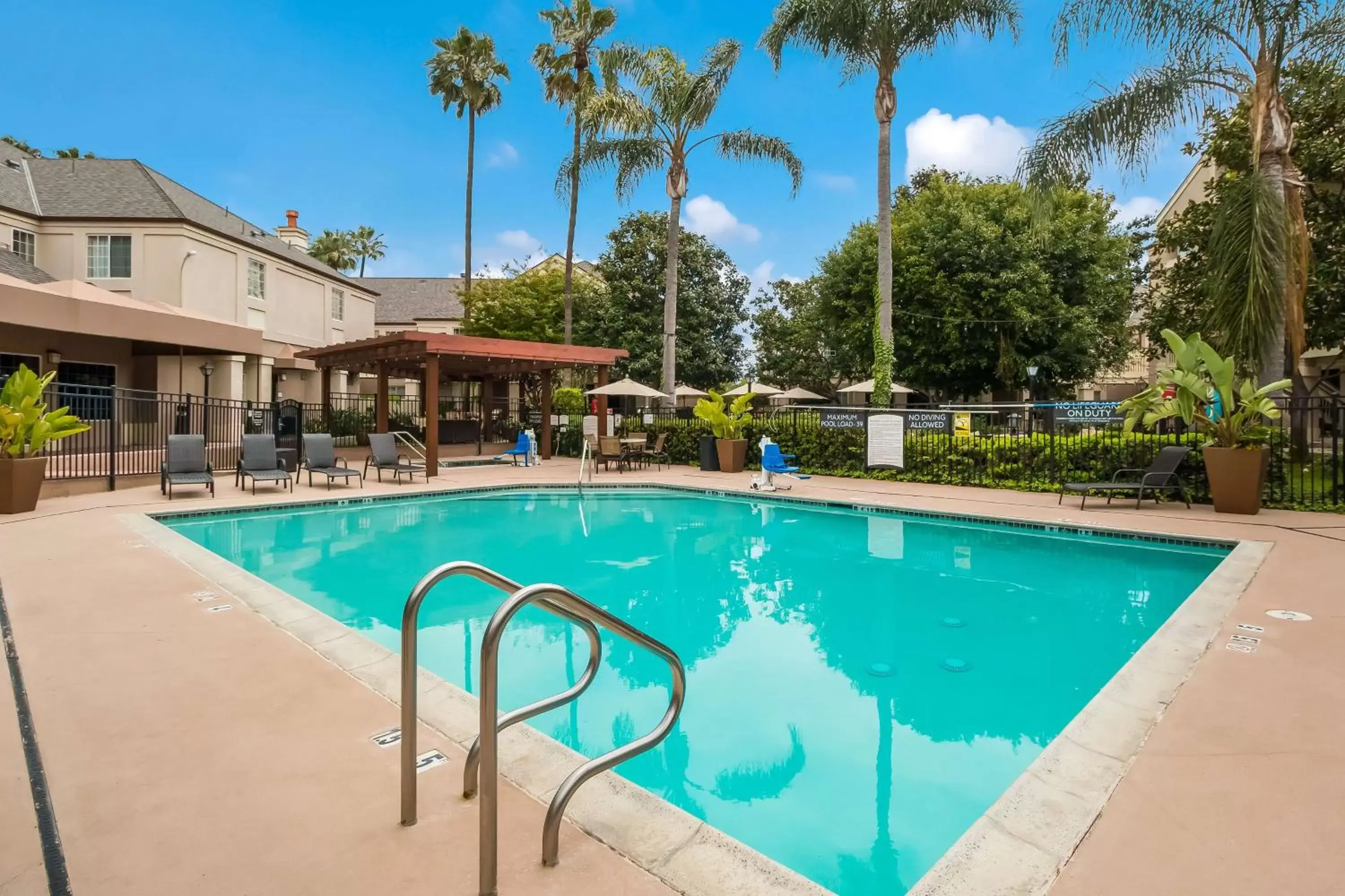 Pool view, Swimming Pool in Sonesta ES Suites Torrance Redondo Beach