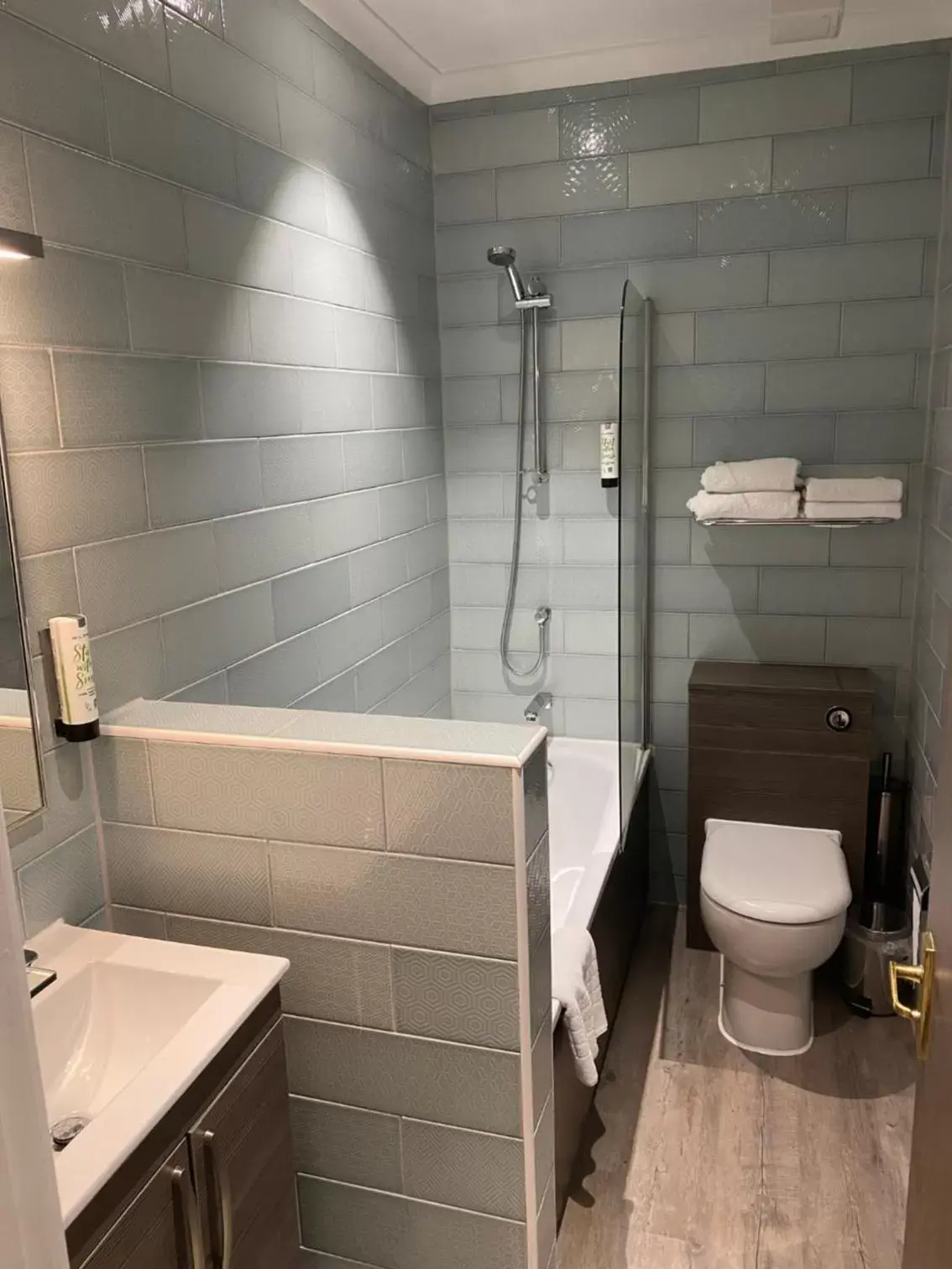 Shower, Bathroom in The Lodge At Meyrick Park