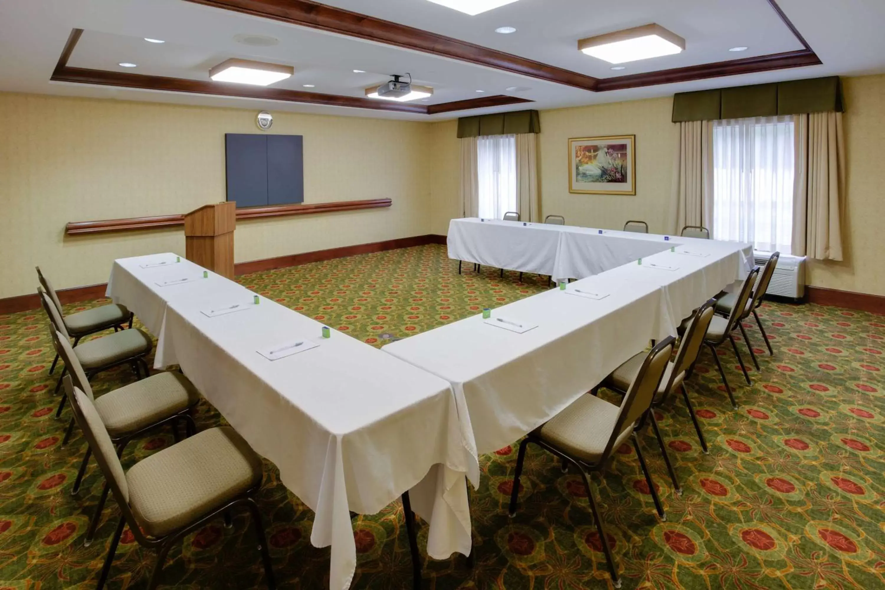 Meeting/conference room in Hampton Inn Auburn