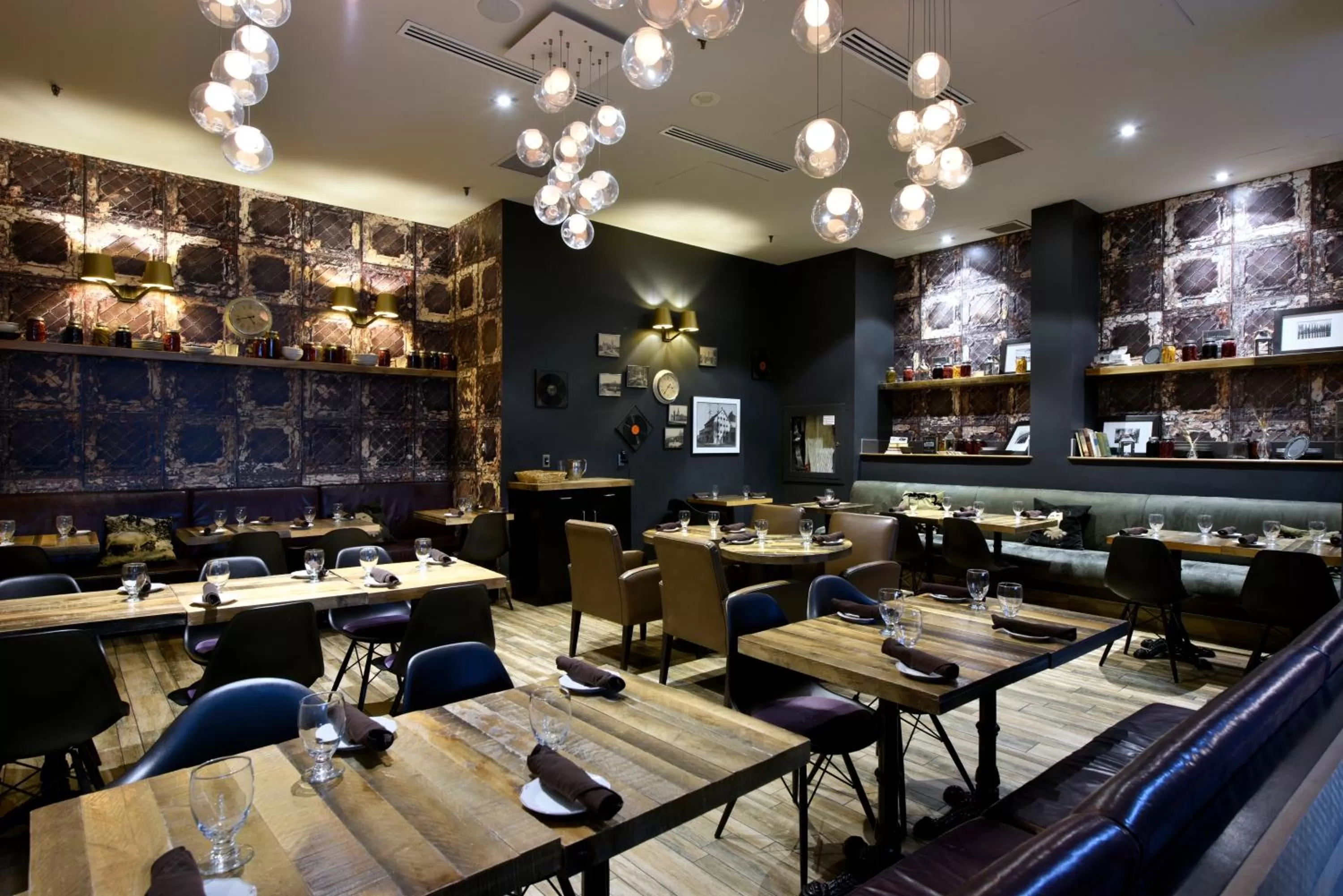 Restaurant/places to eat in DoubleTree by Hilton Ottawa Downtown