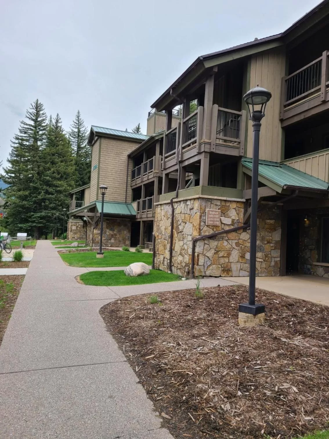Property building in Bluegreen's StreamSide at Vail
