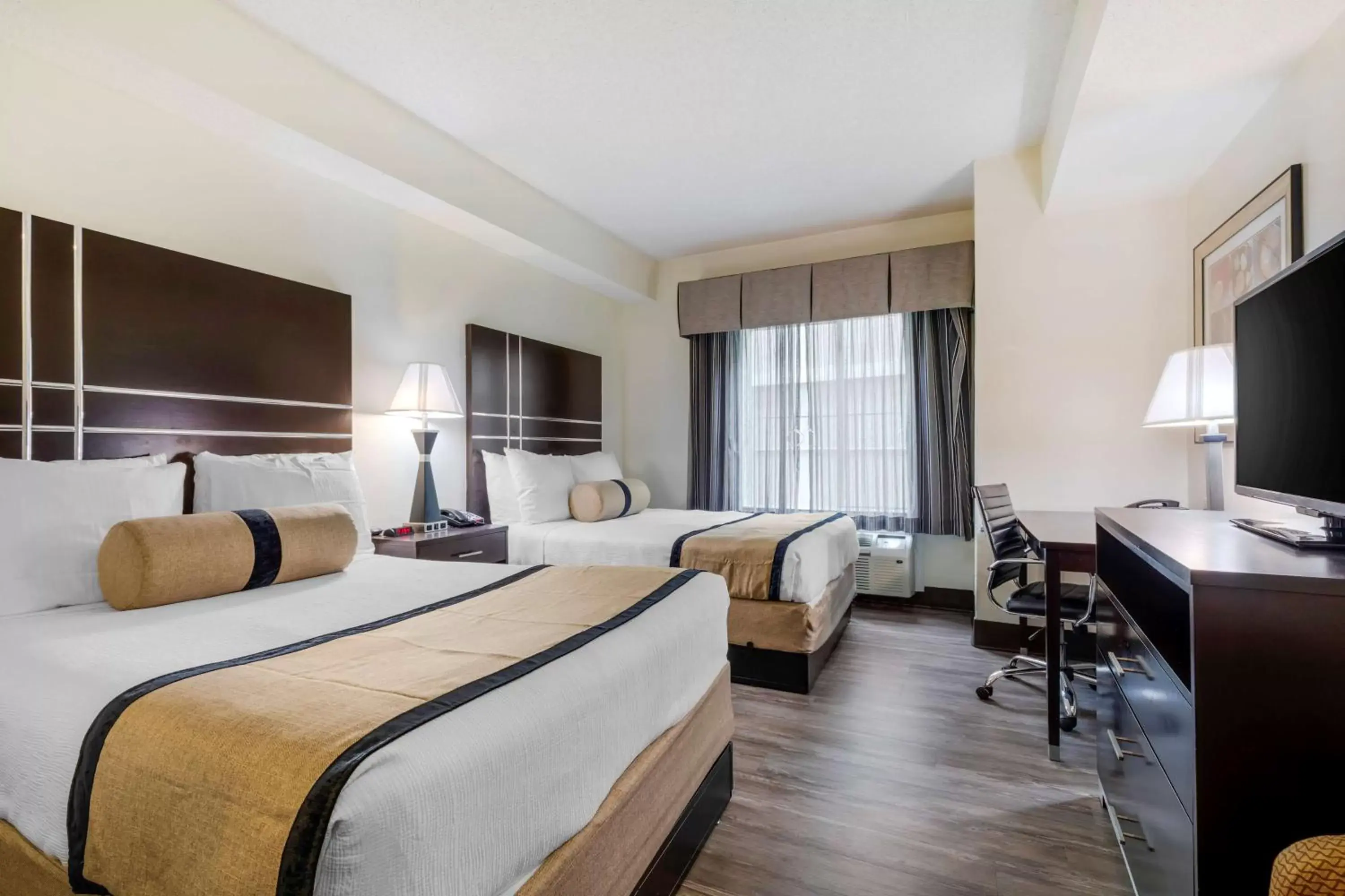 Bedroom in Best Western PLUS Rockwall Inn & Suites