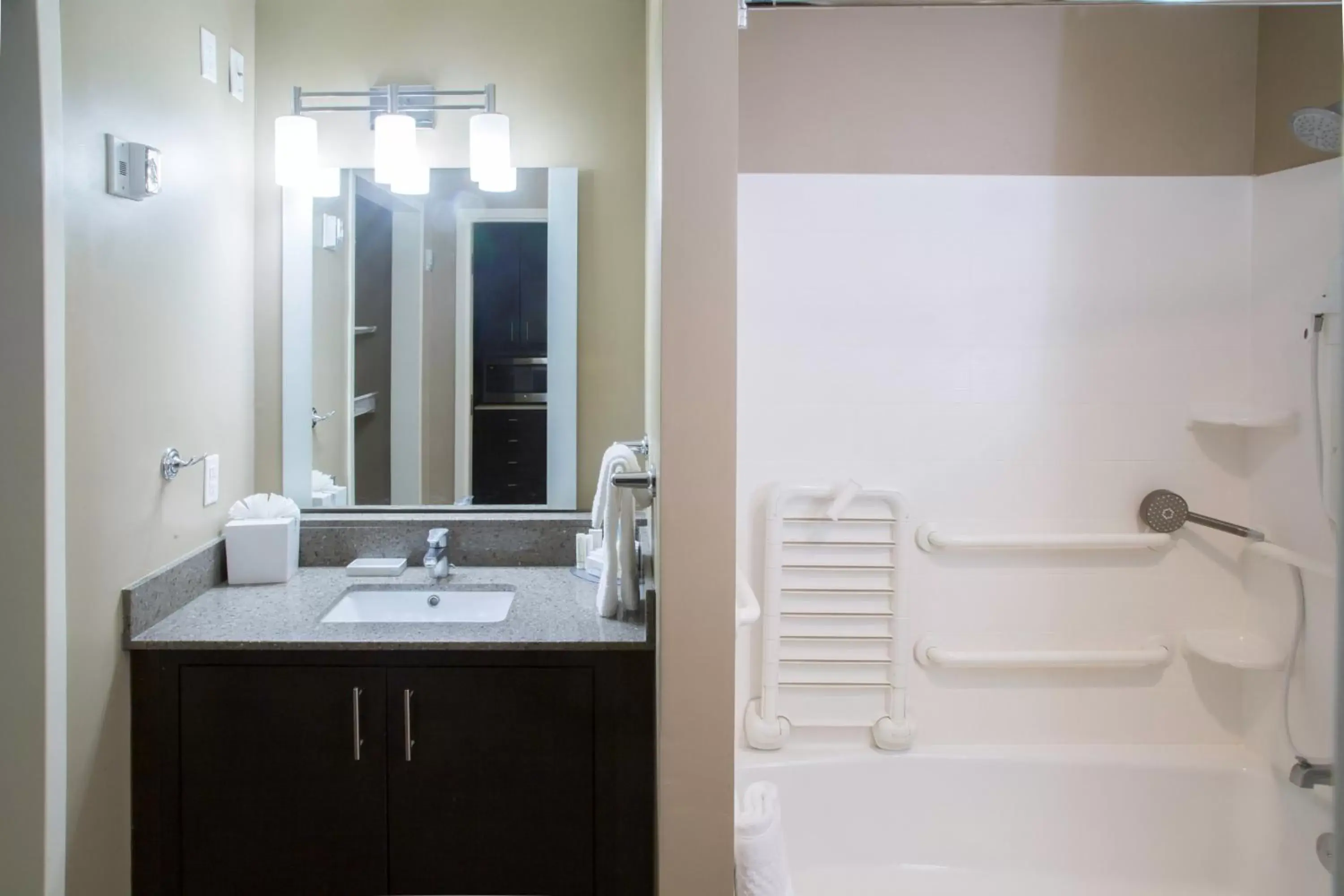 Bathroom in TownePlace Suites by Marriott Oxford