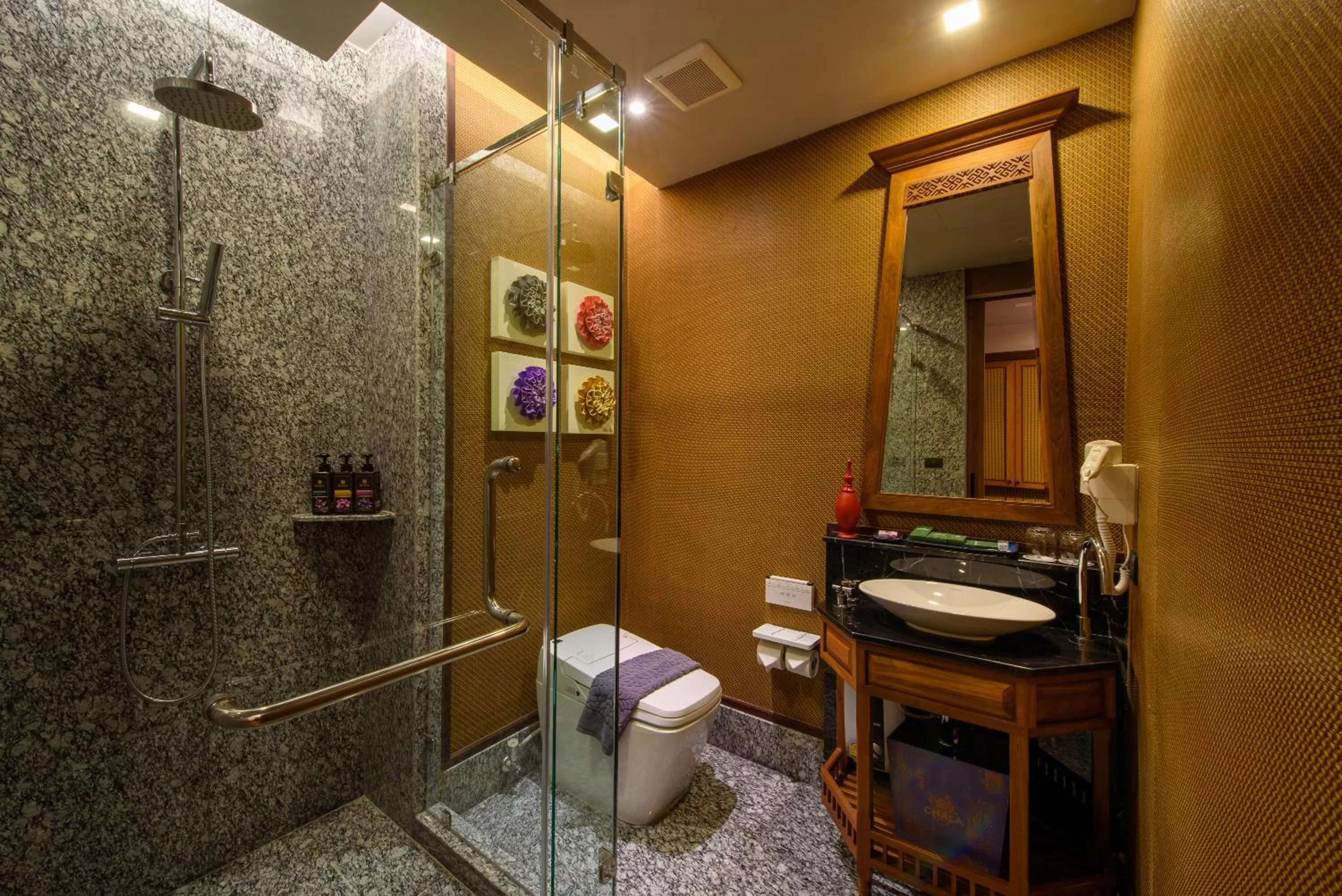 Shower in Chala Number6