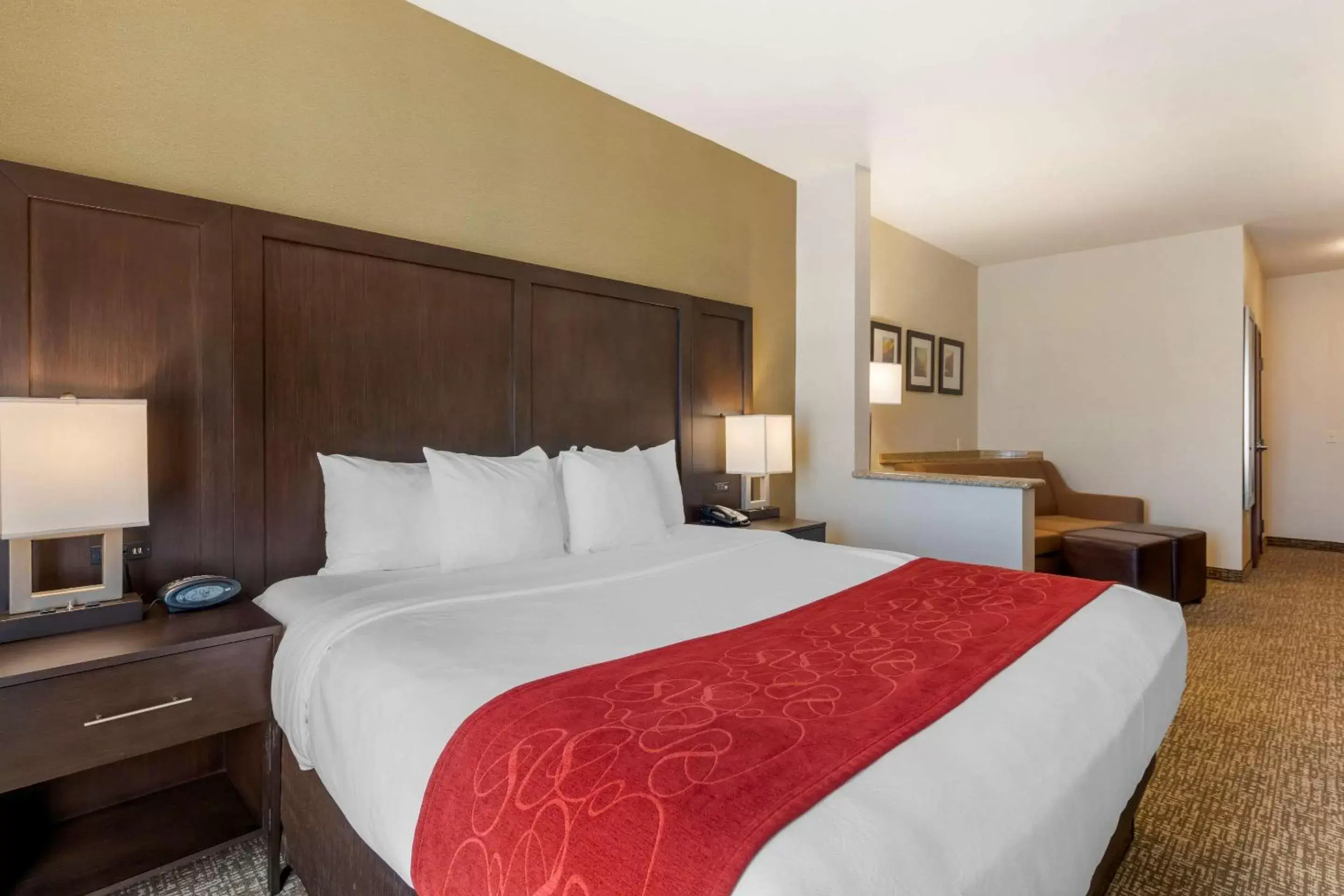 Bedroom, Bed in Comfort Suites Ontario Airport Convention Center