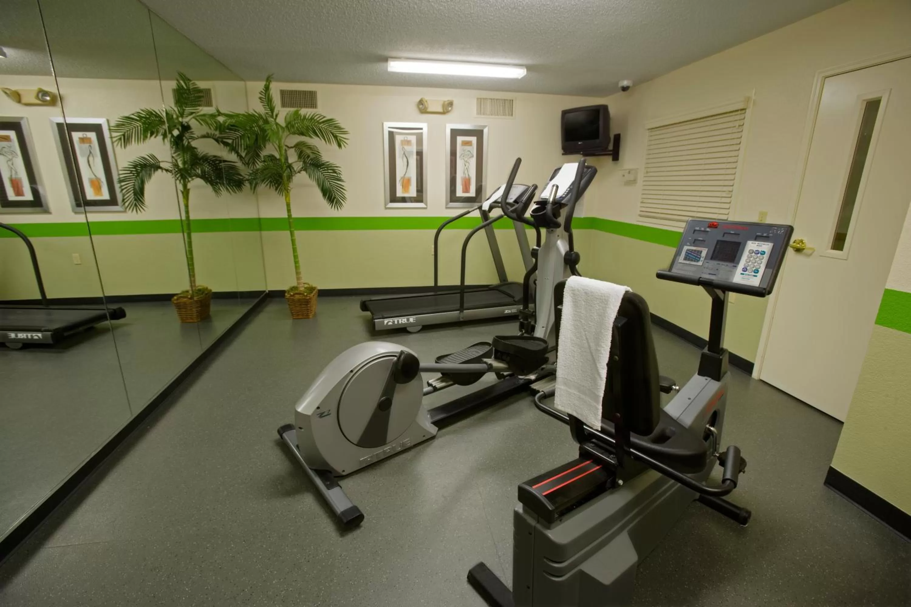 Fitness centre/facilities in Extended Stay America Suites - Washington, DC - Gaithersburg - South