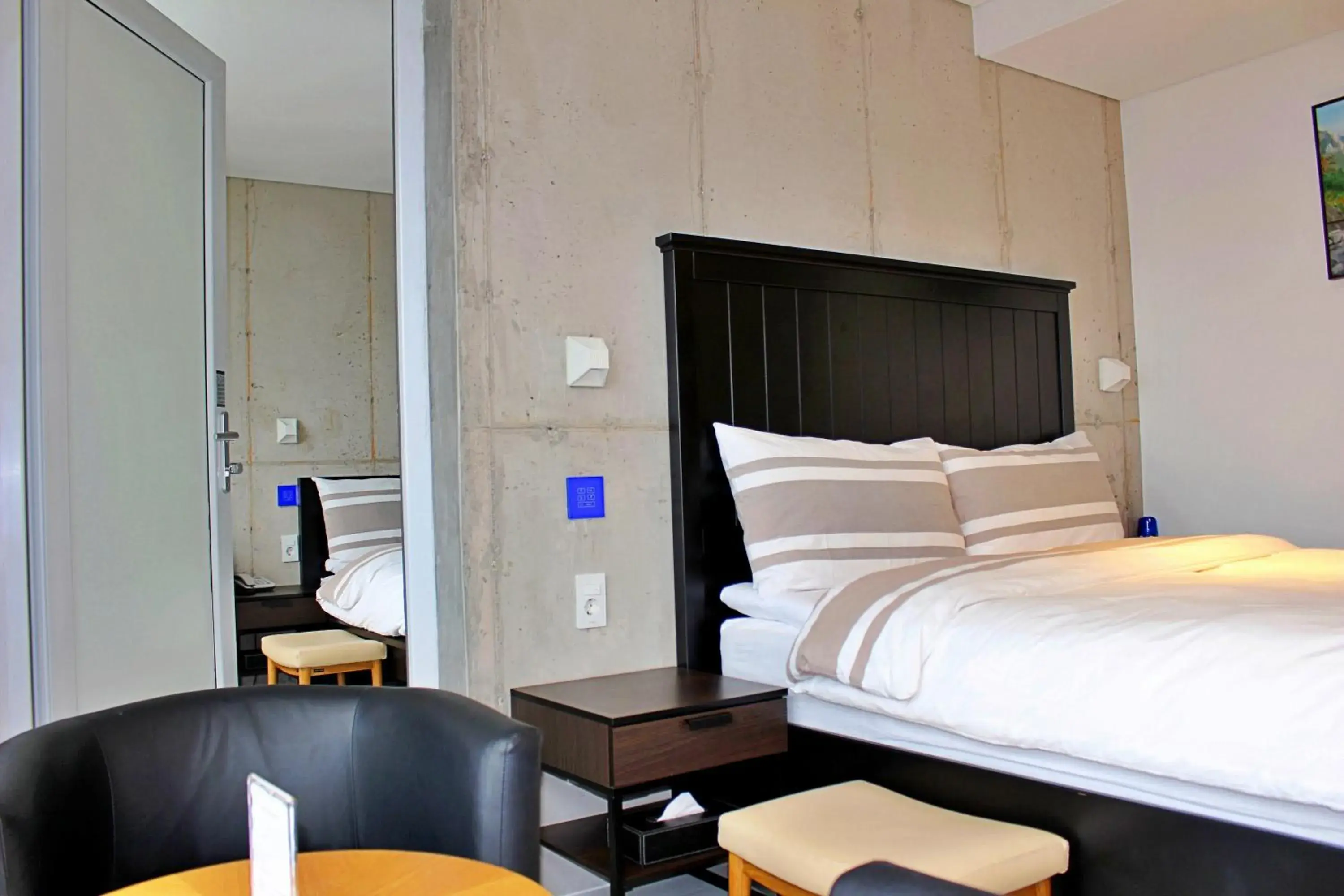 Photo of the whole room, Bed in Stay Interview Jeju