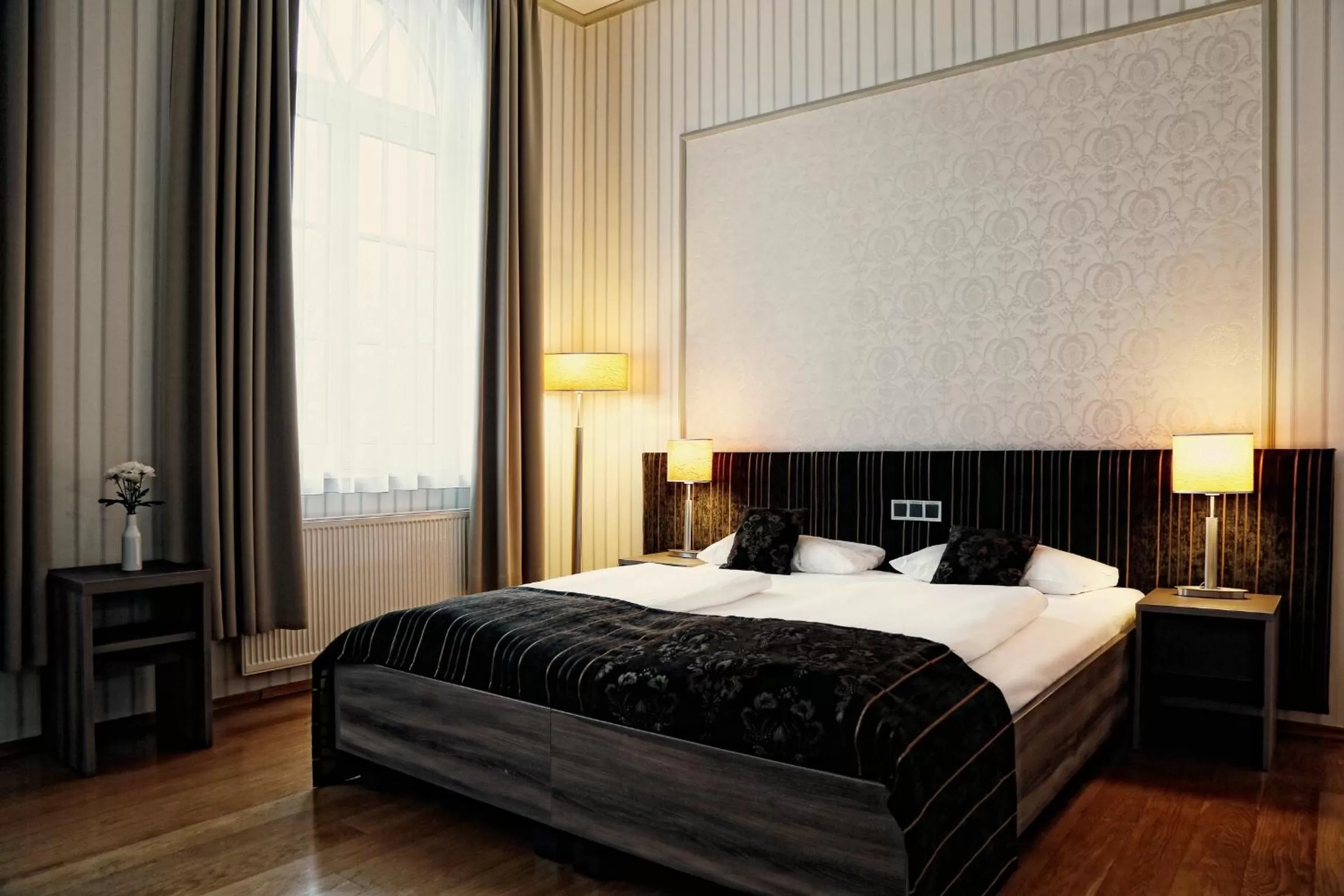 Photo of the whole room, Bed in Konsumhotel Dorotheenhof Weimar