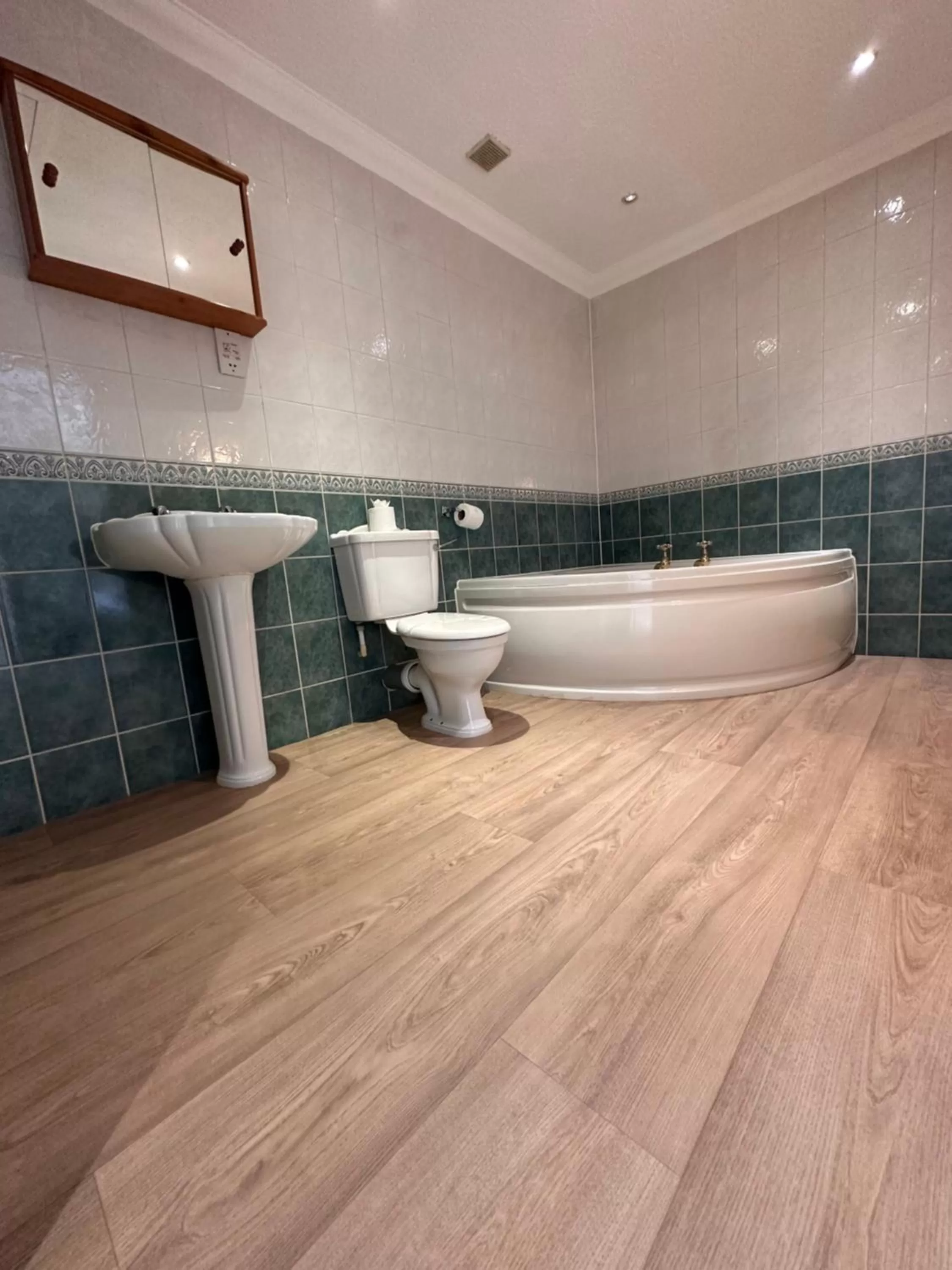 Shower in The Six Bells