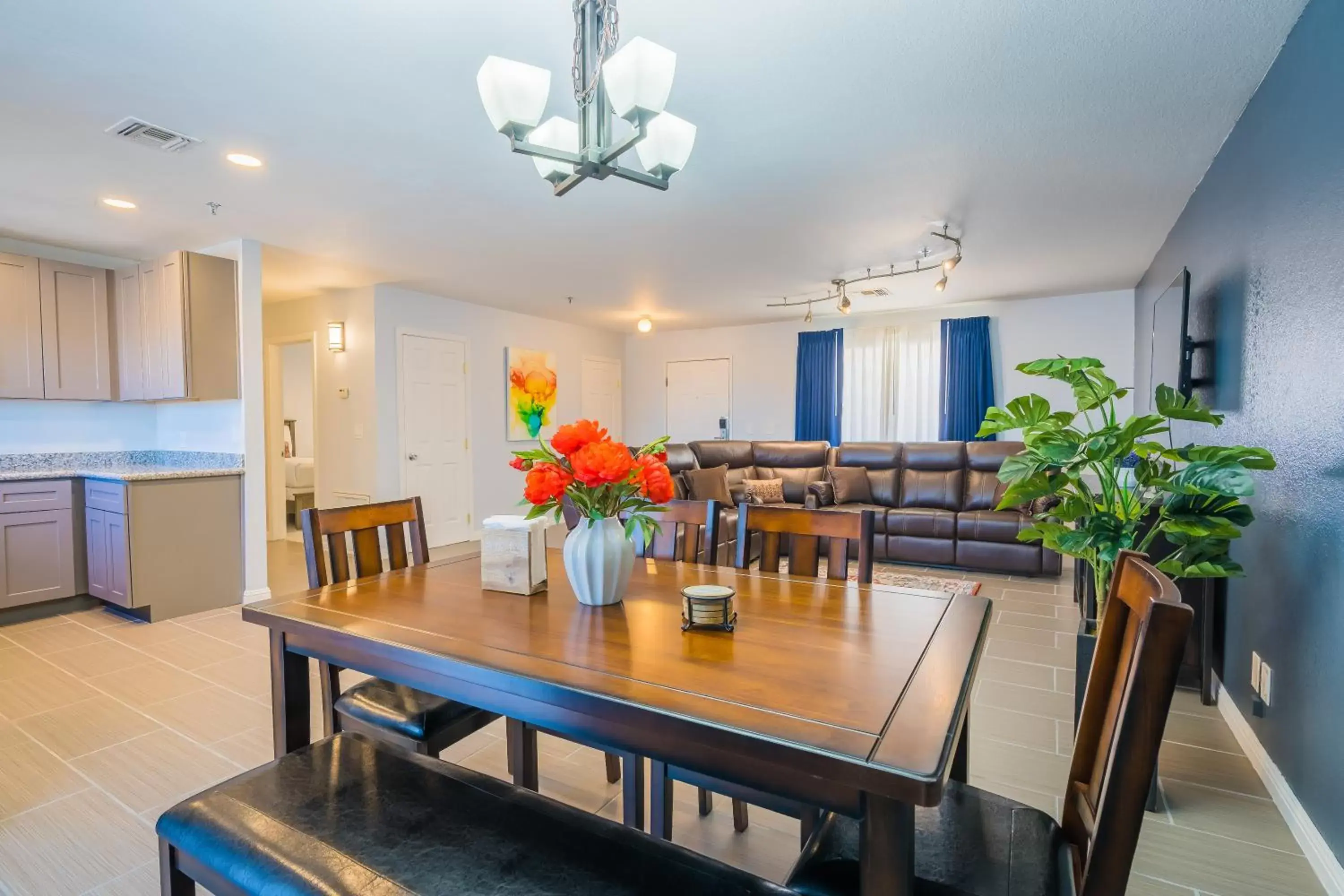 Kitchen or kitchenette, Dining Area in Rio Del Sol Inn Needles