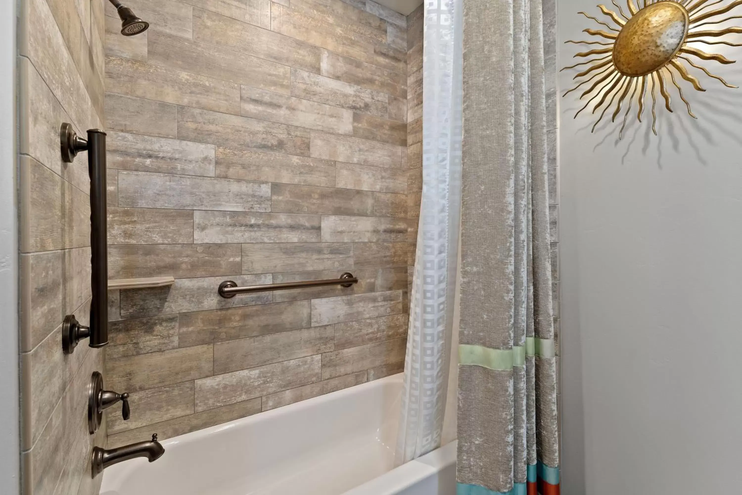 Shower, Bathroom in Desert Rose Resort & Cabins