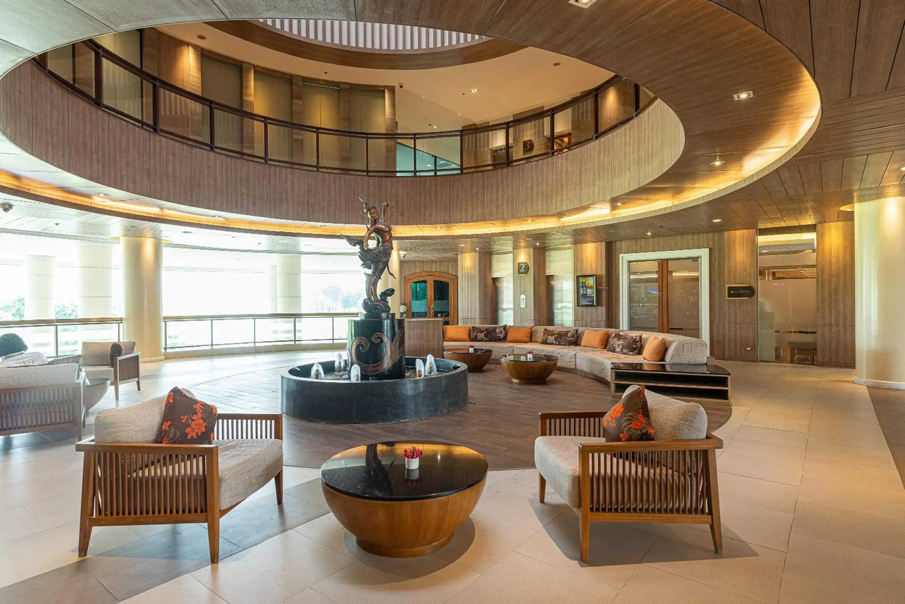 Lobby or reception, Lounge/Bar in Summit Windmill Golf Residence