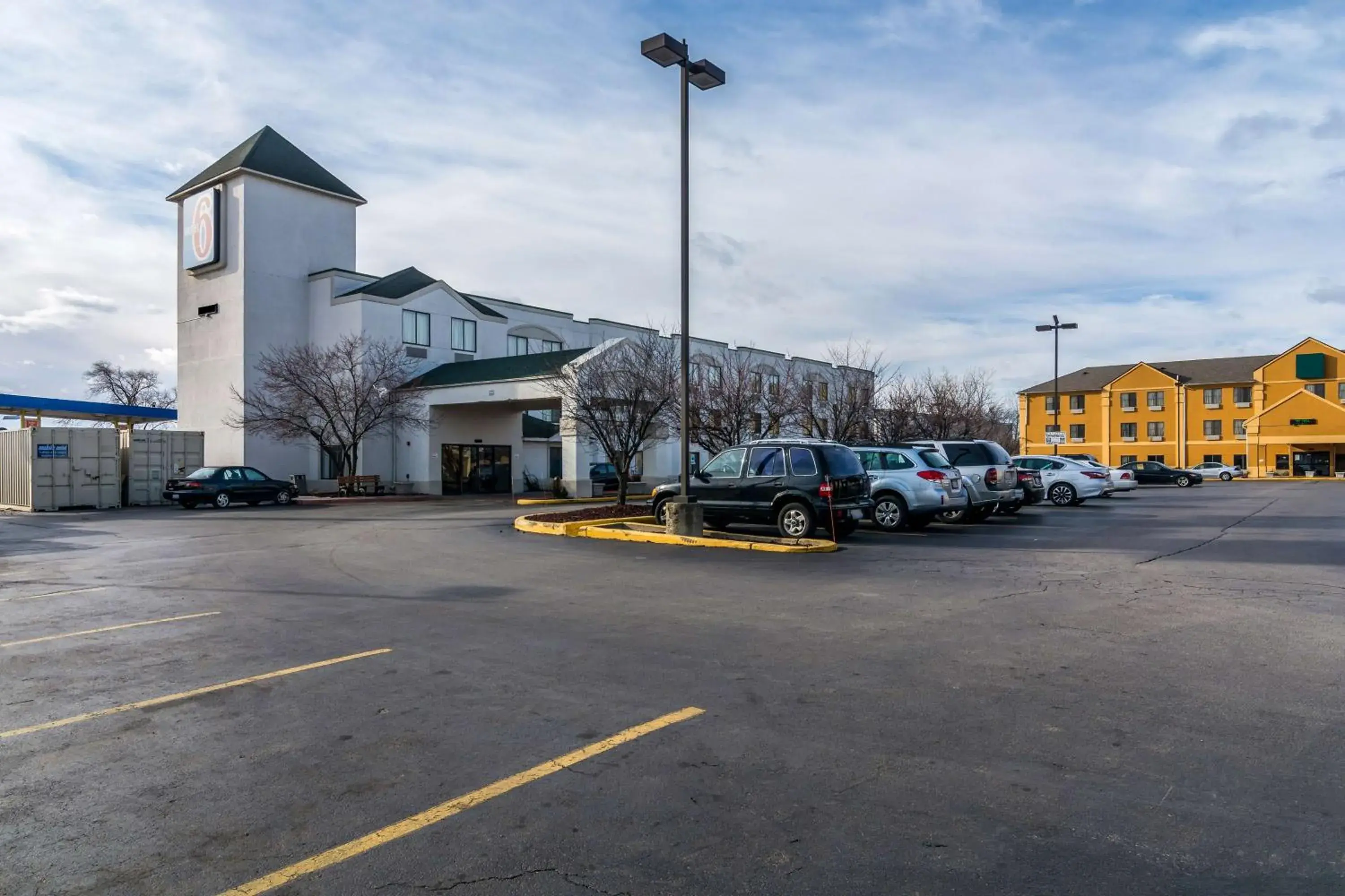 Property building in Motel 6-Harvey, IL Property building in Motel 6-Harvey, IL
