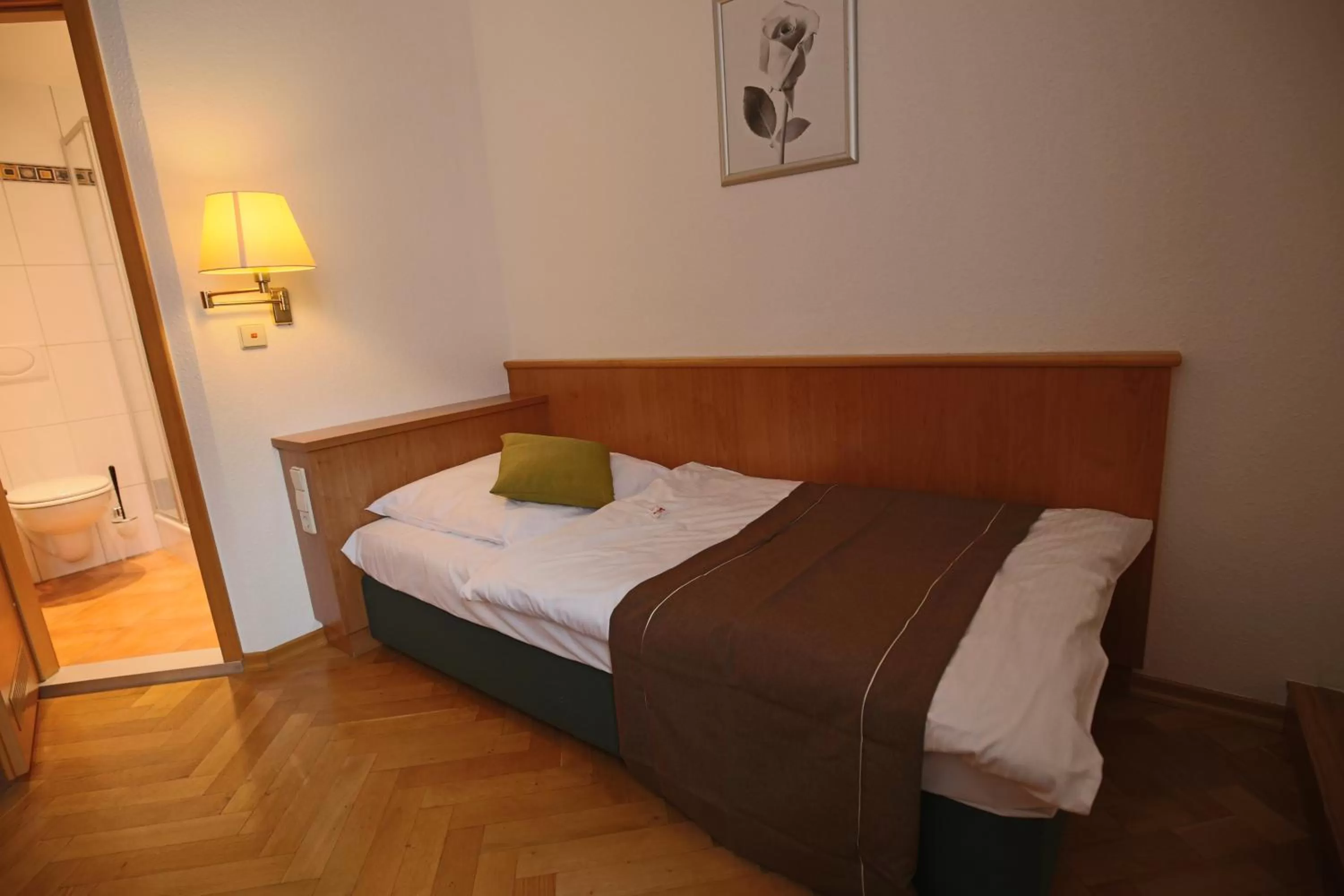 Bed in Hotel Restaurant Hambacher WInzer