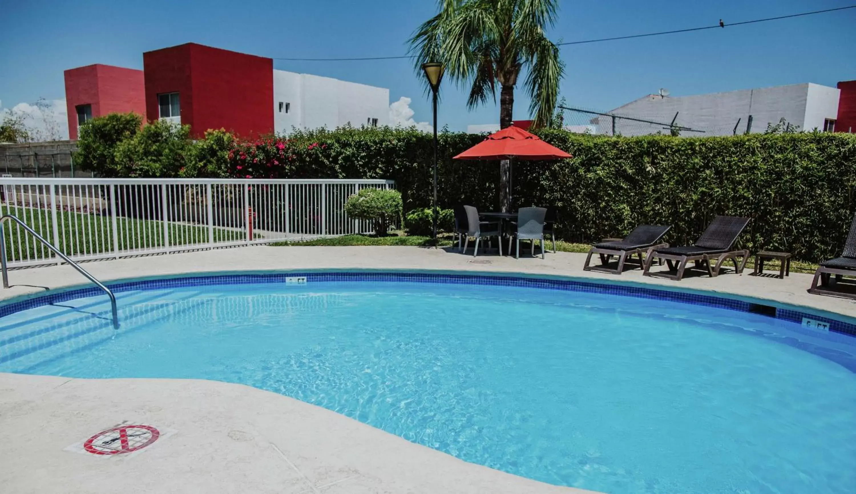 Swimming Pool in Hampton Inn Torreon Airport-Galerias